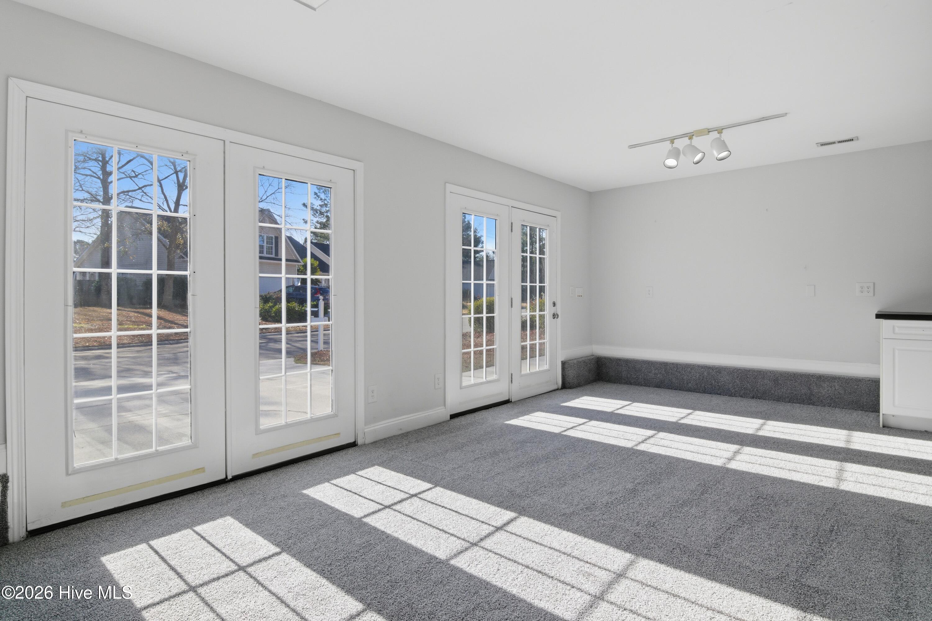 100549950 | Photo 26