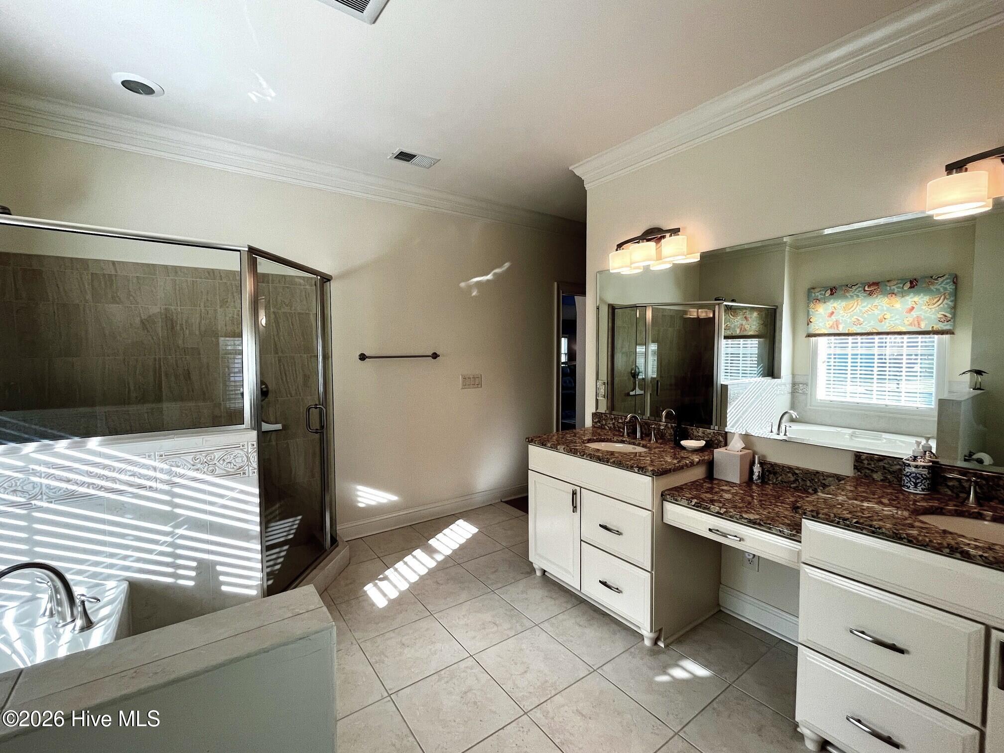 100566129 | Photo 27