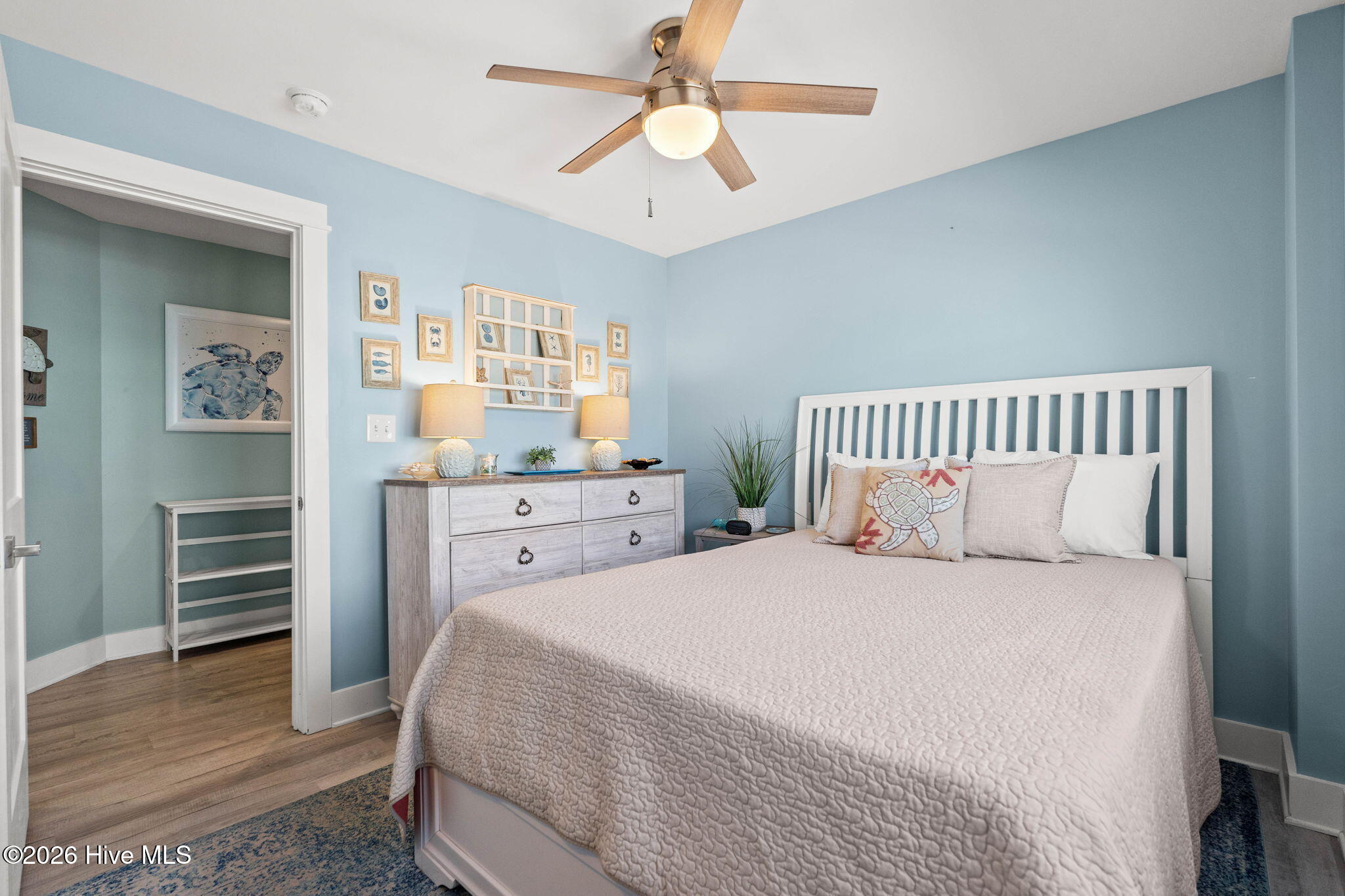 100565689 | Photo 16