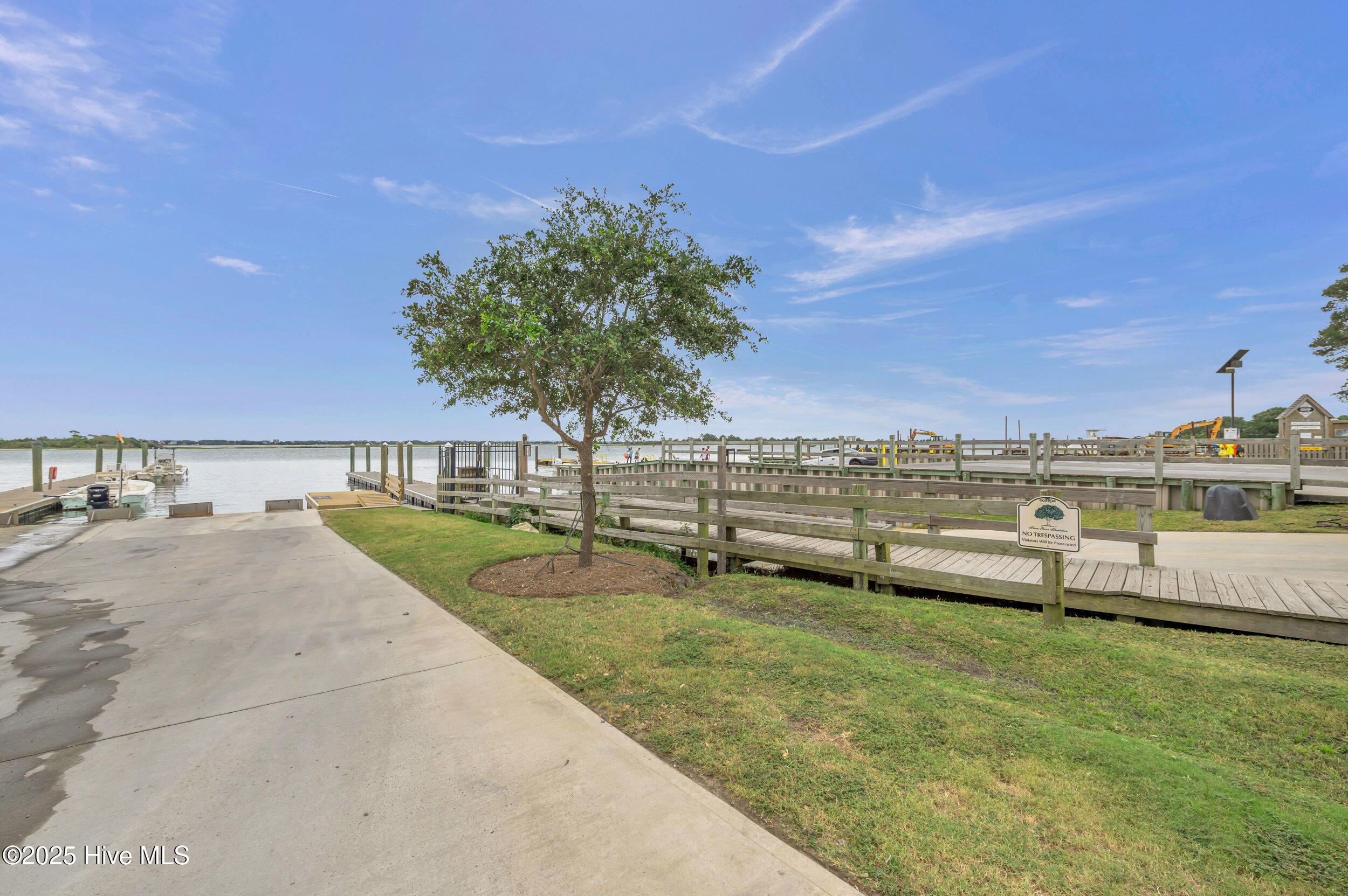 100529848 | Photo 99