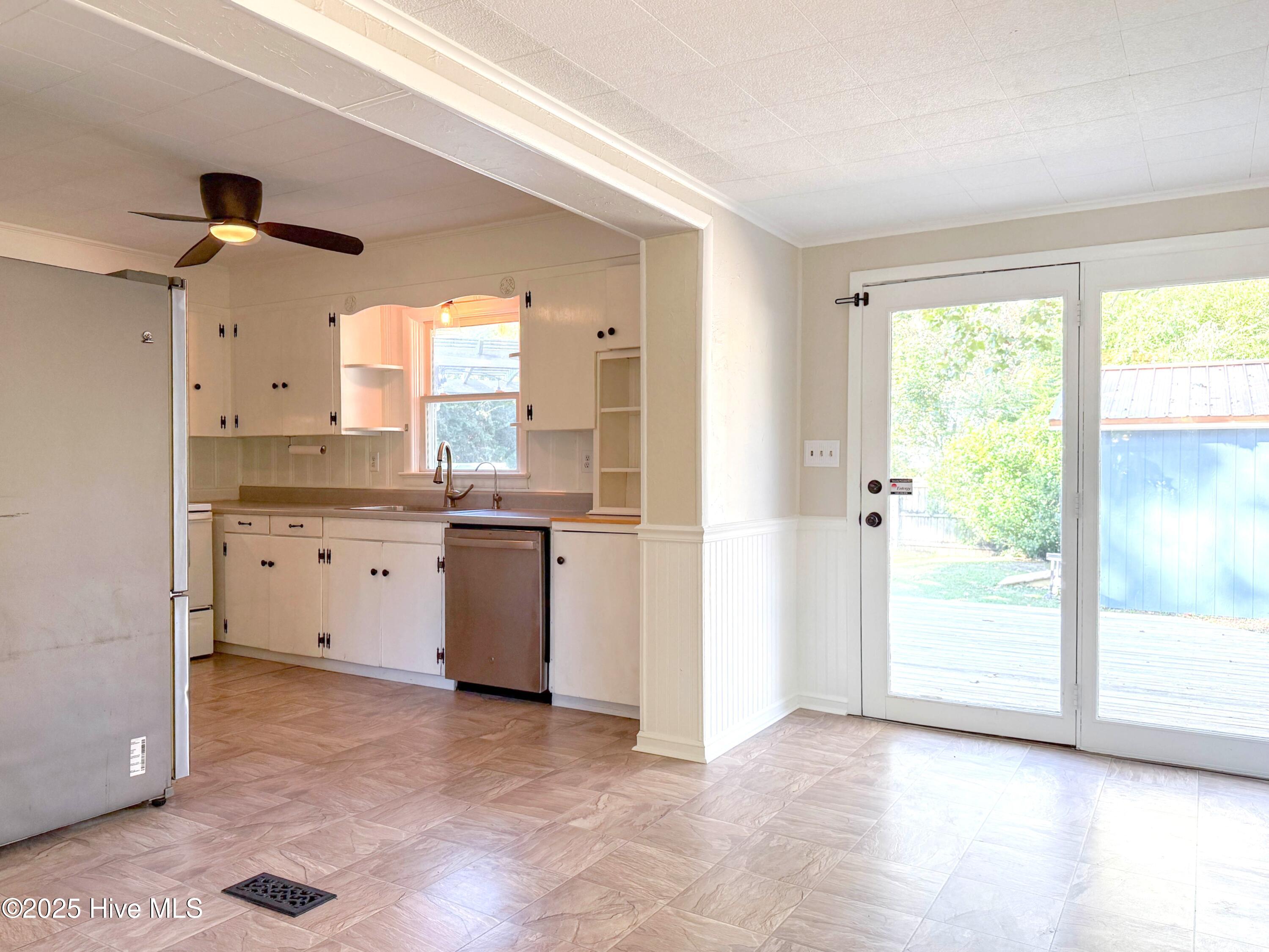 100537869 | Photo 19