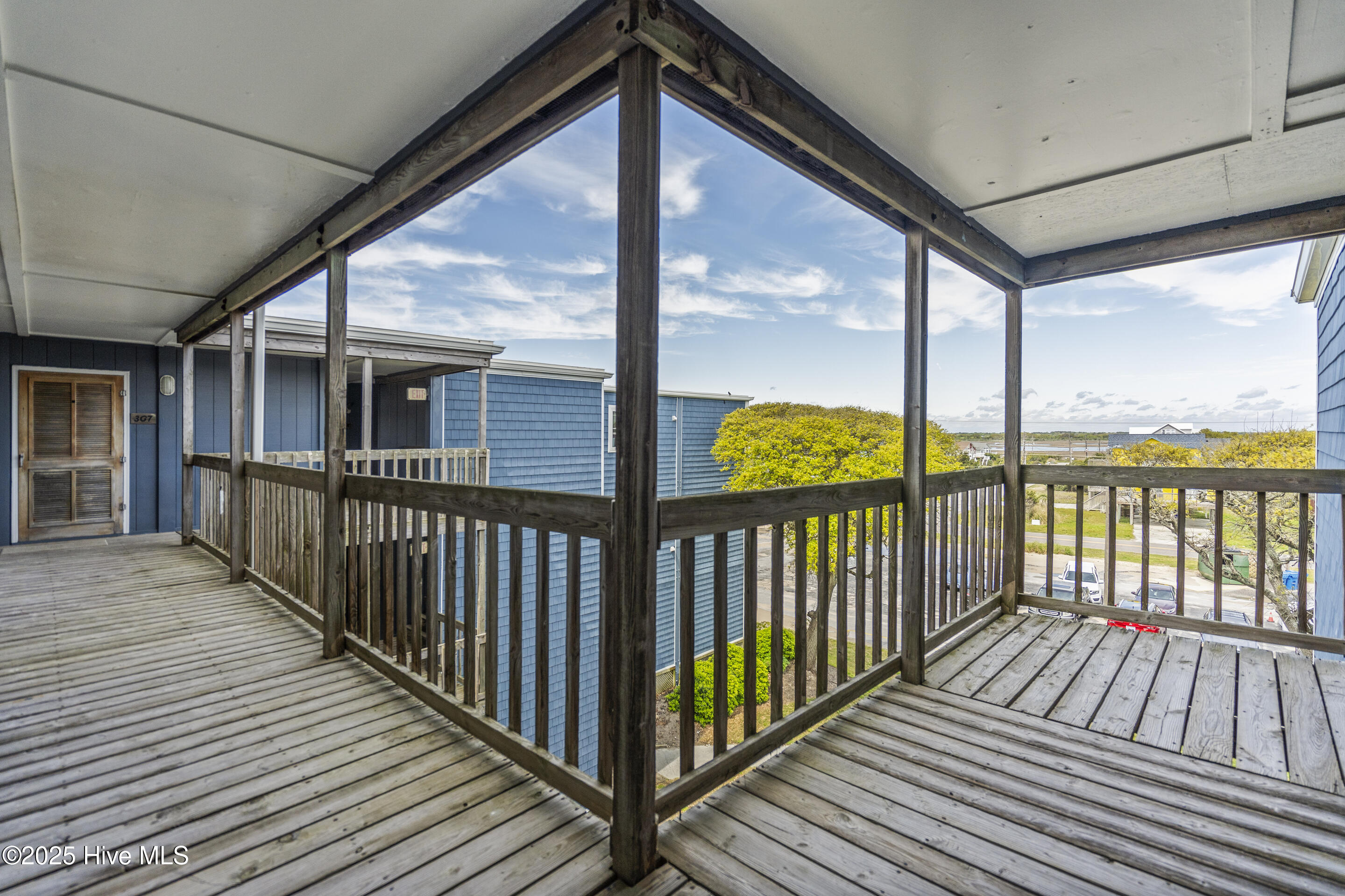 100502561 | Photo 26