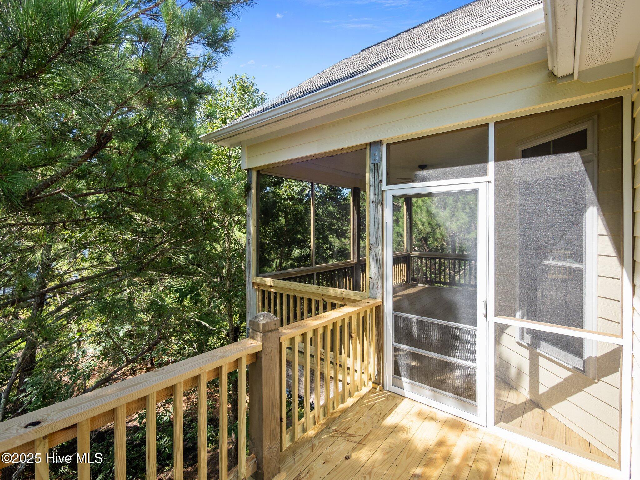 100518679 | Photo 27