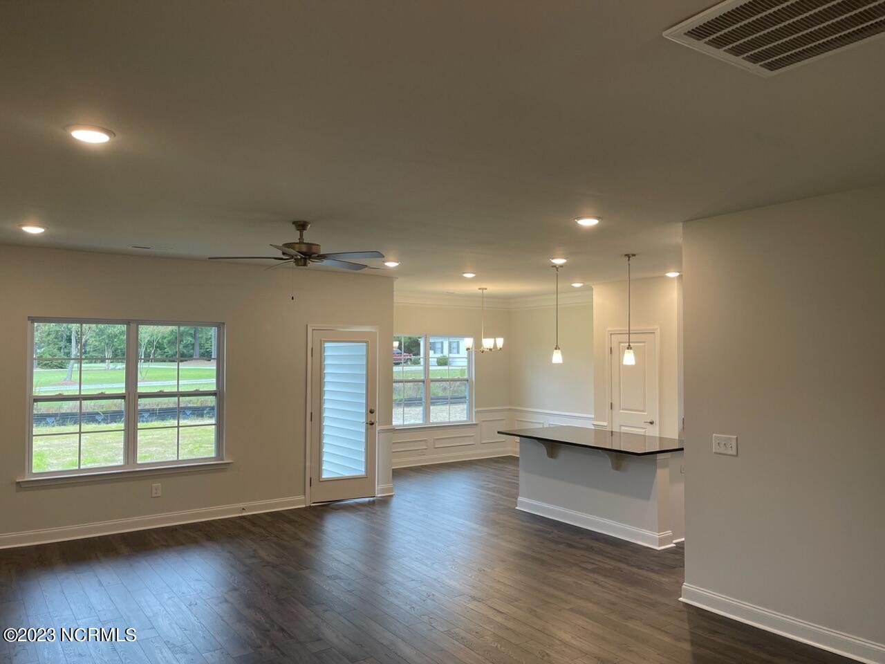 (1902) 431 Seashore Street