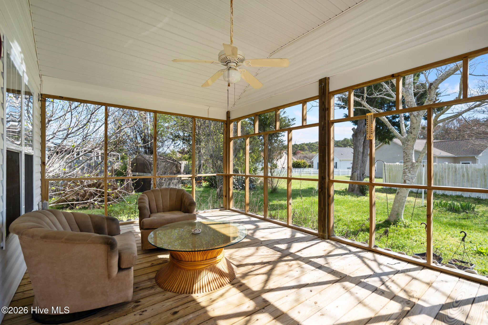 100560946 | Photo 32