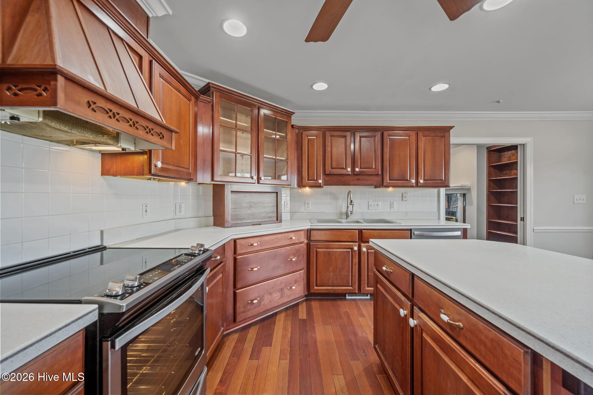 100542324 | Photo 37