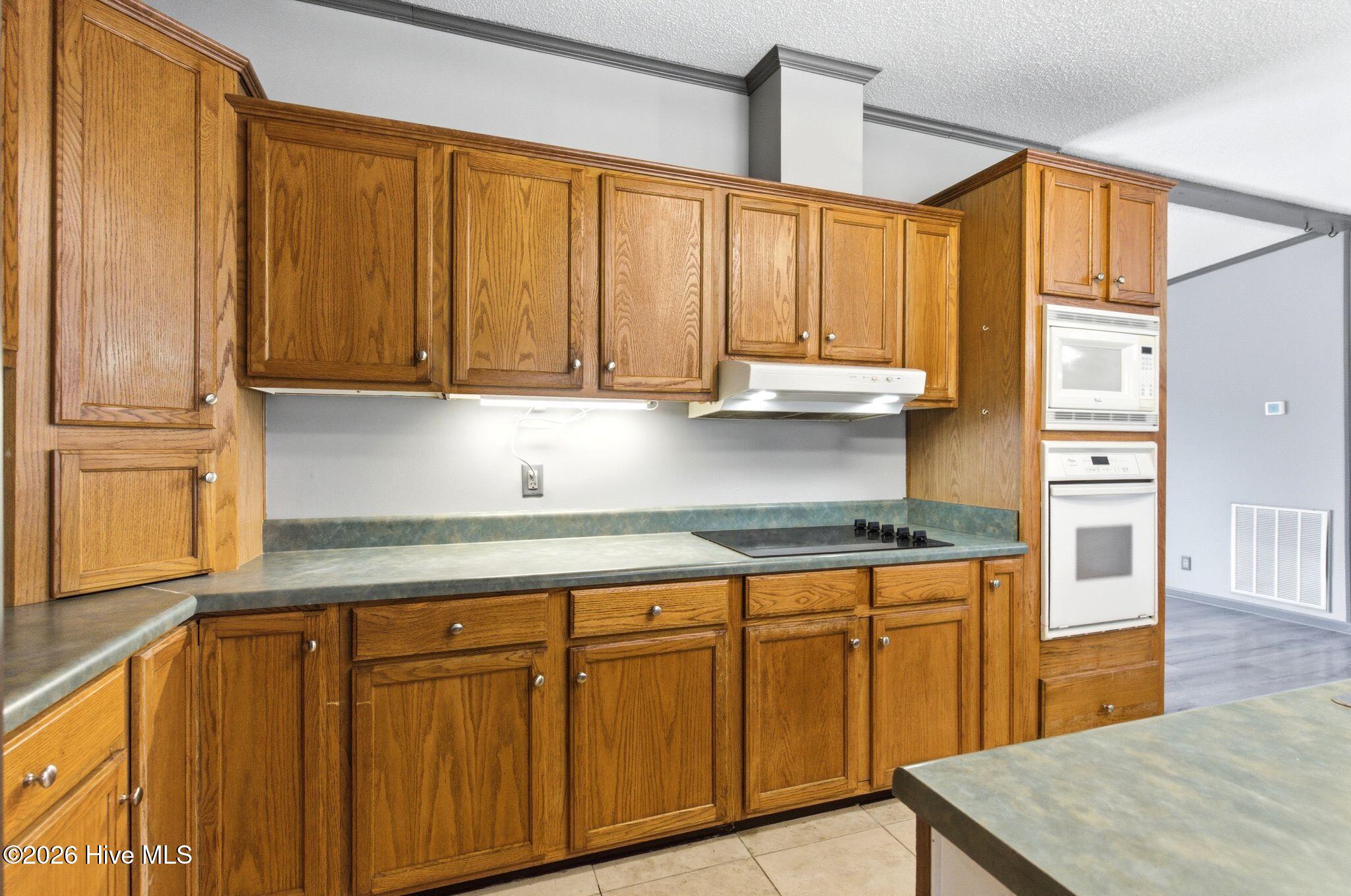 100561551 | Photo 24