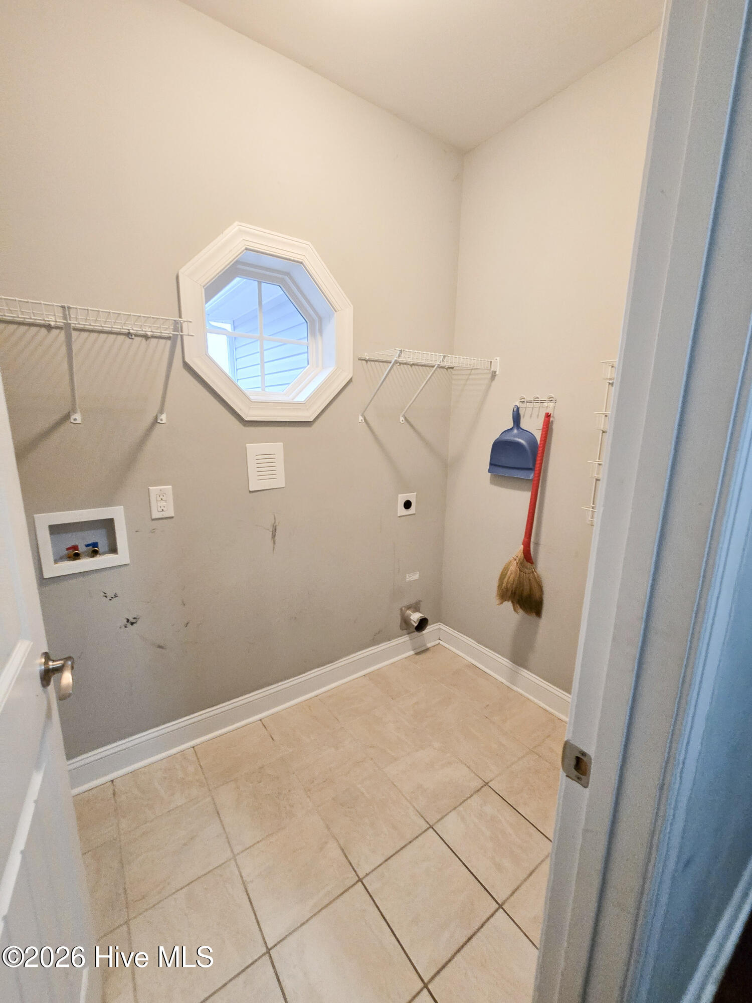 100549826 | Photo 22