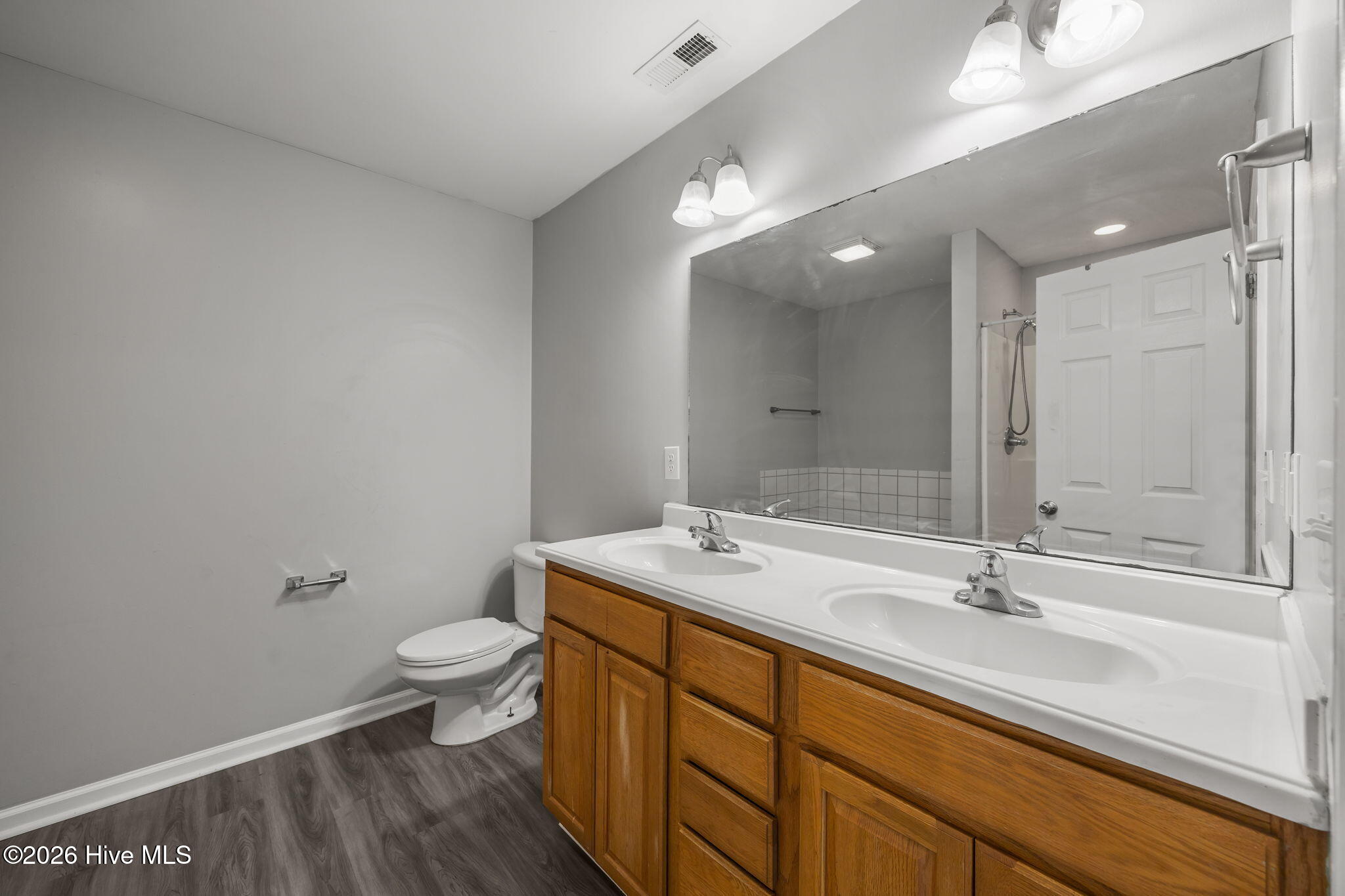 100555278 | Photo 24