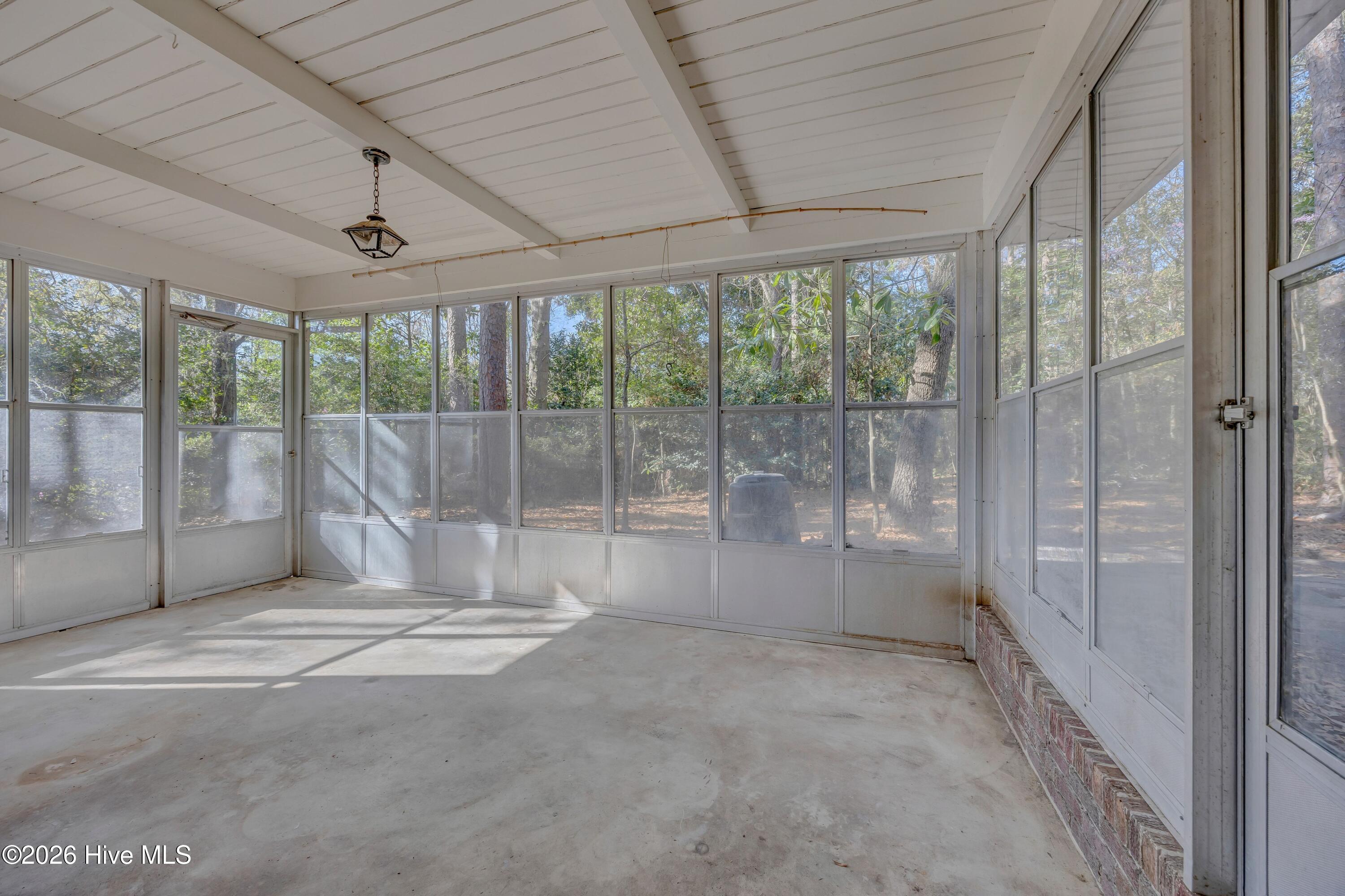 100560709 | Photo 13