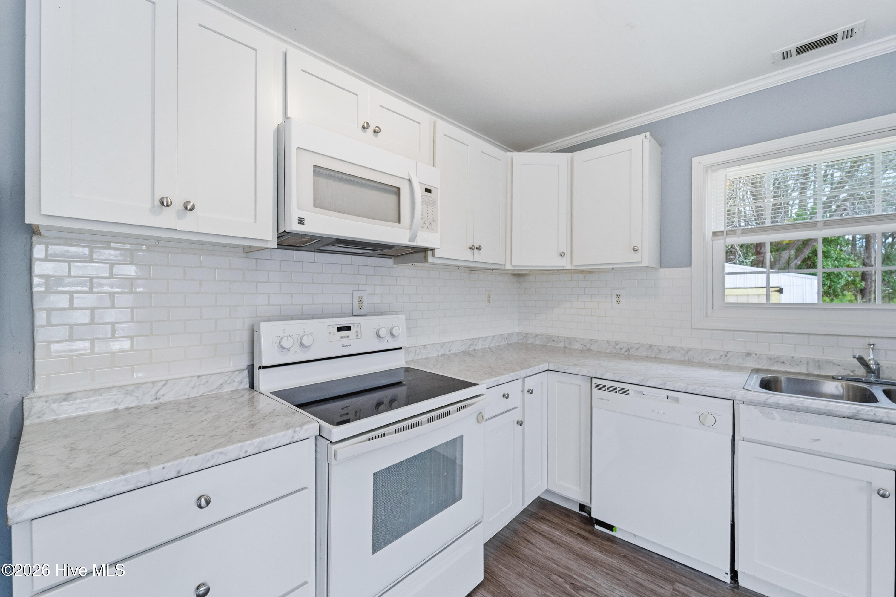 100557245 | Photo 14