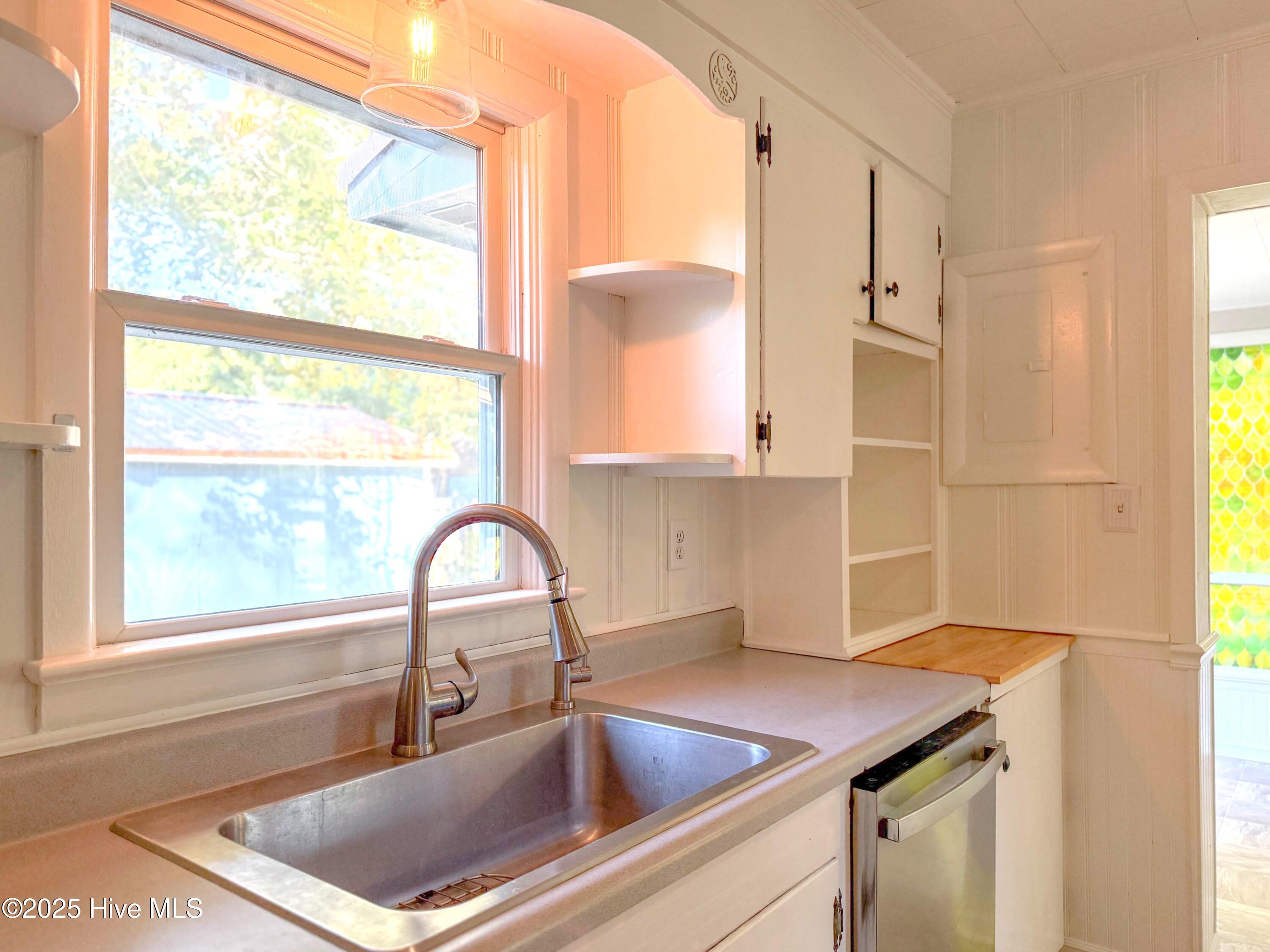 100537869 | Photo 26