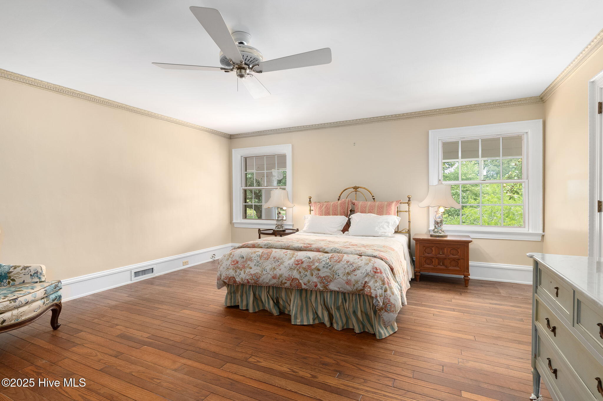 100528330 | Photo 46