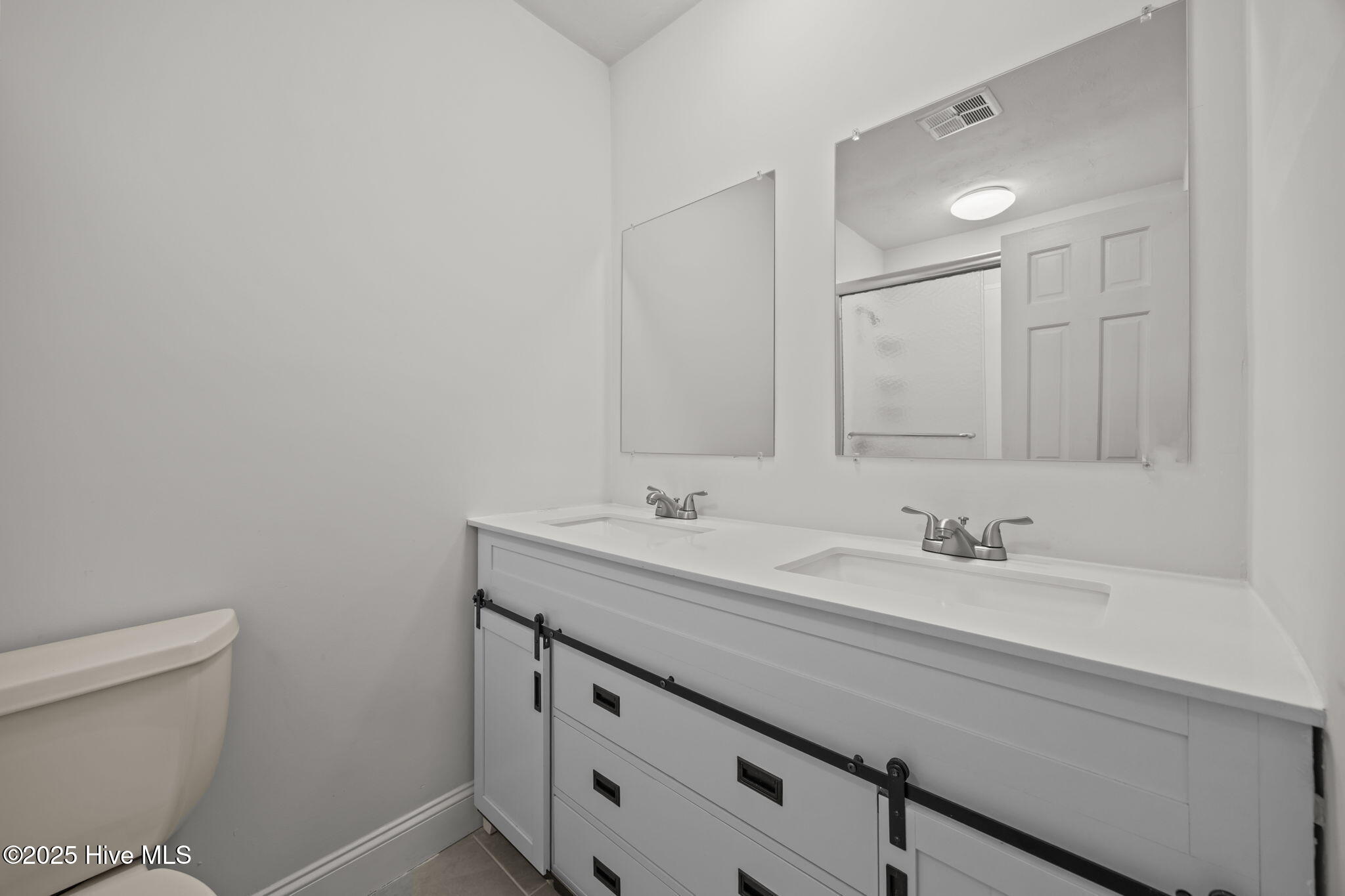 100544874 | Photo 38