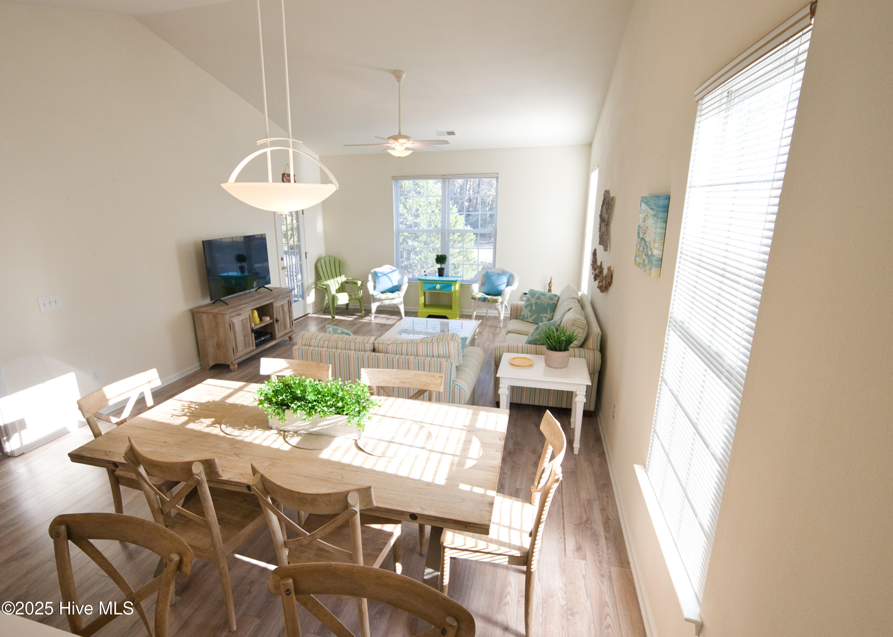 100546410 | Photo 14