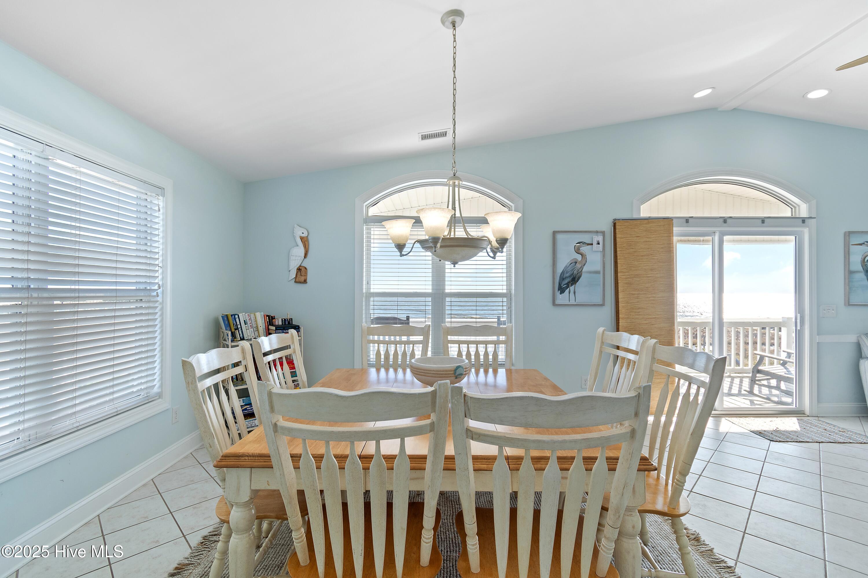 100541214 | Photo 24