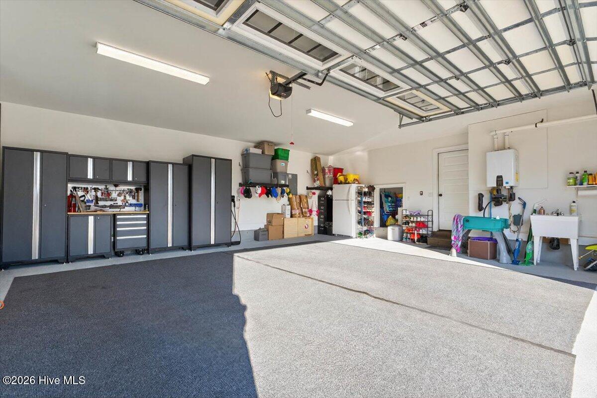 100548349 | Photo 70