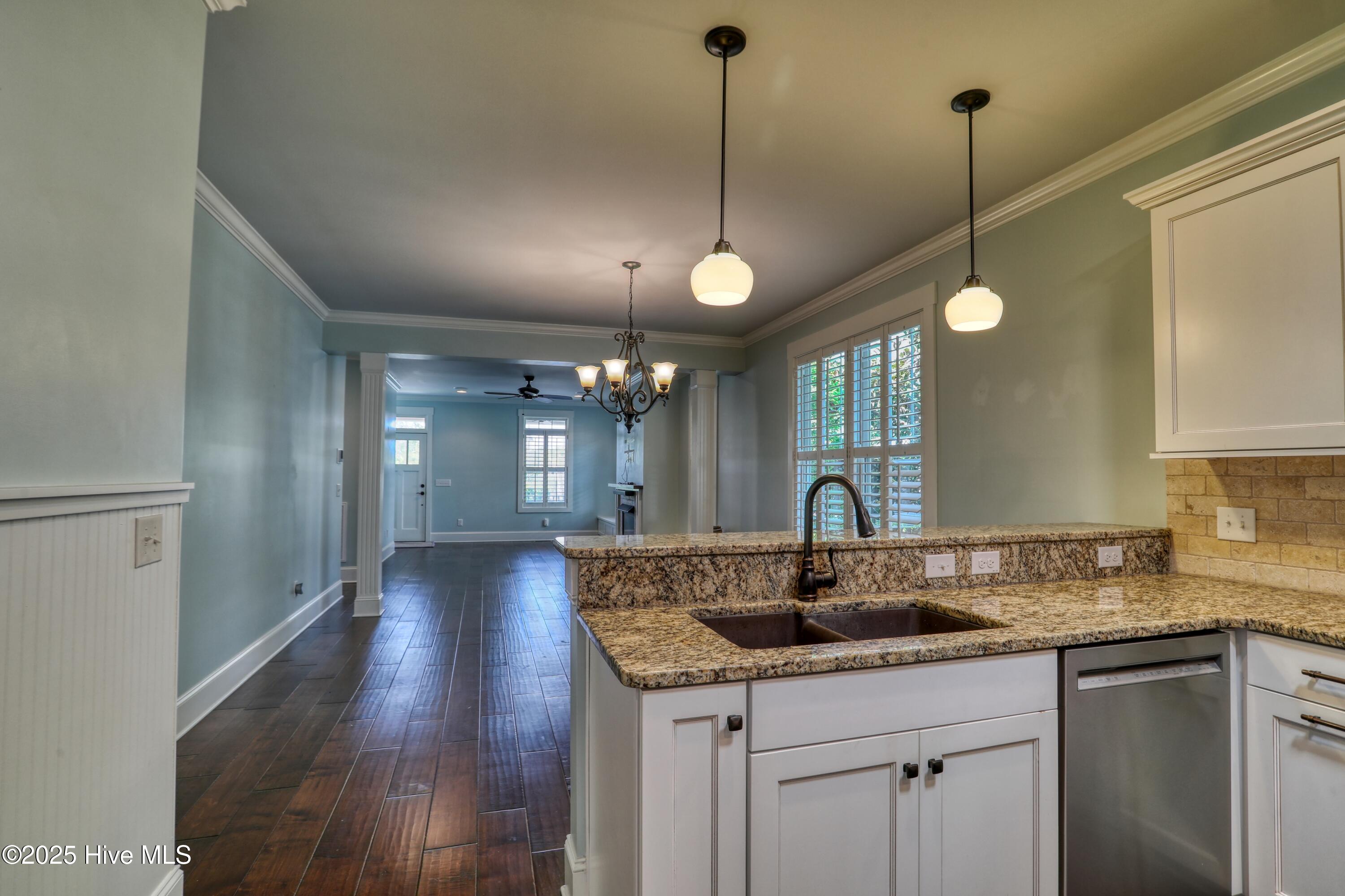 100502836 | Photo 19