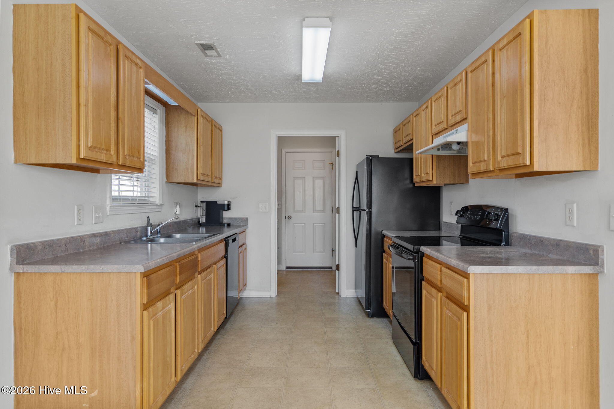 100563369 | Photo 24