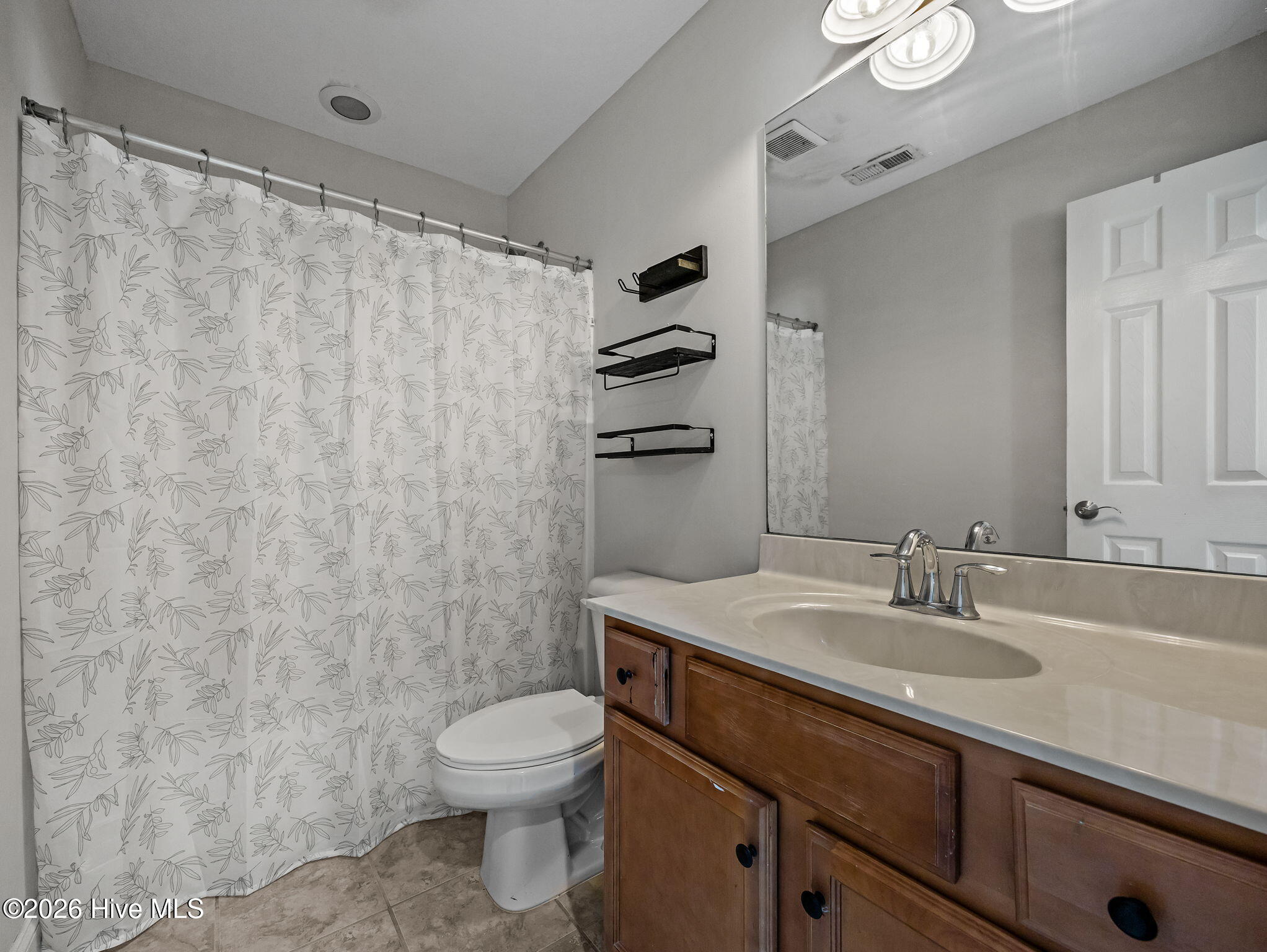 100568078 | Photo 35