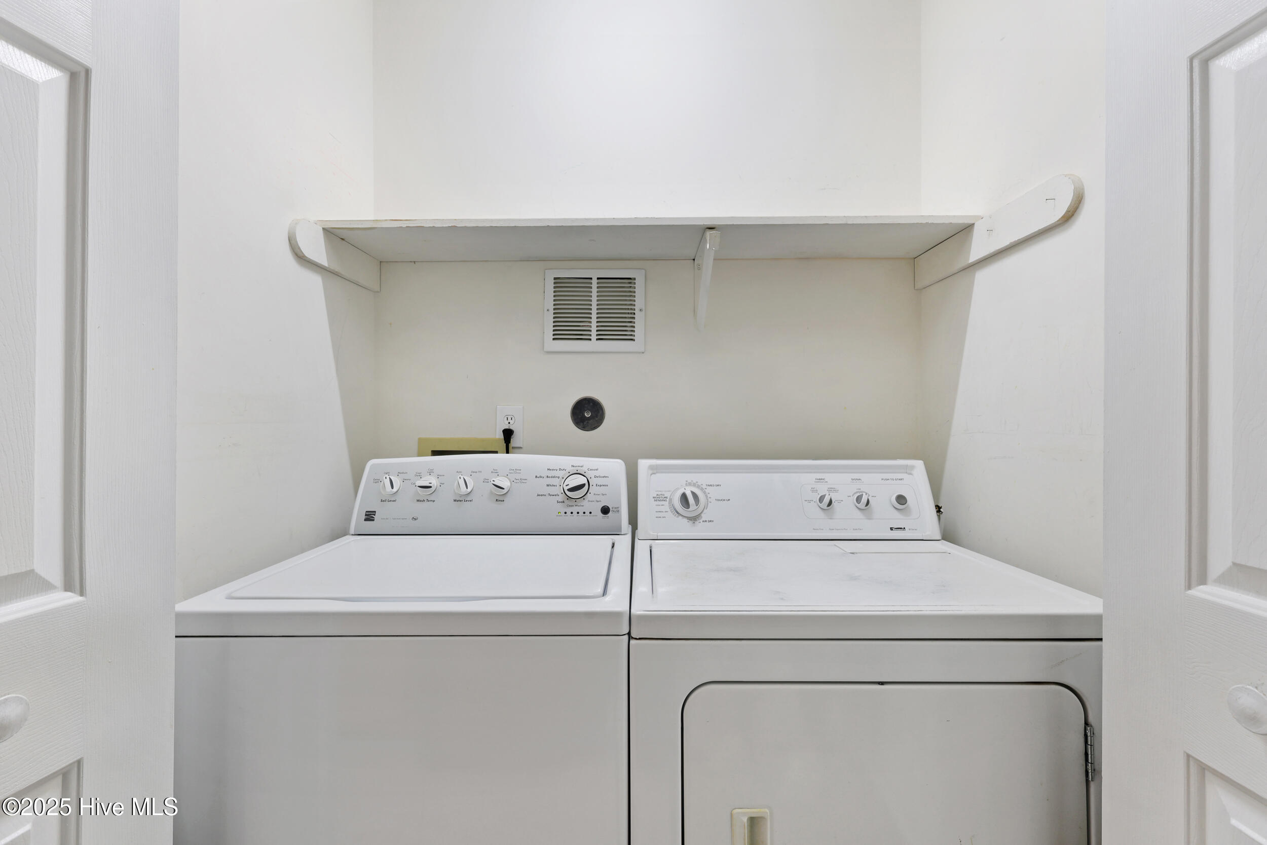 100540113 | Photo 22