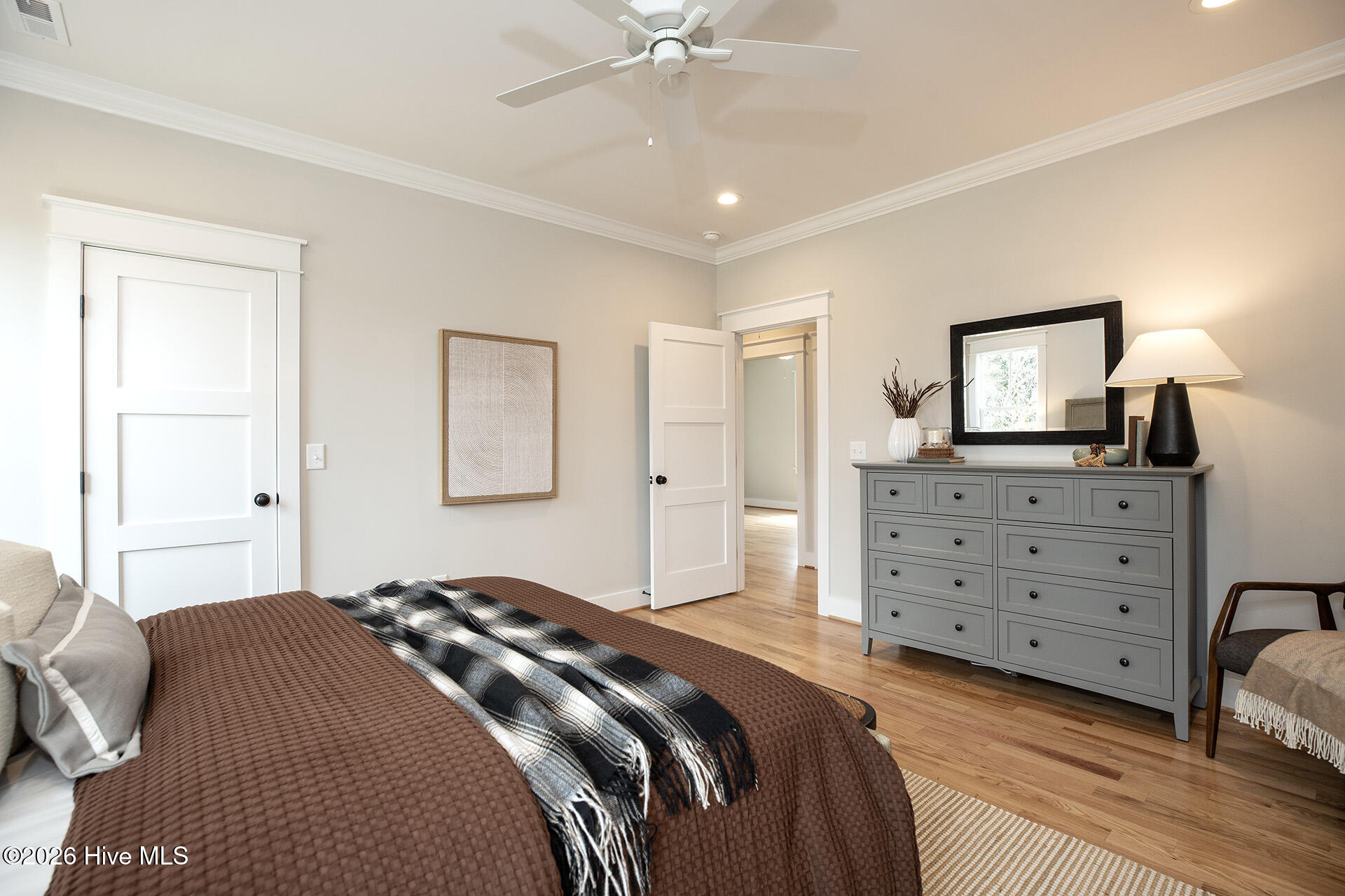 100562068 | Photo 17