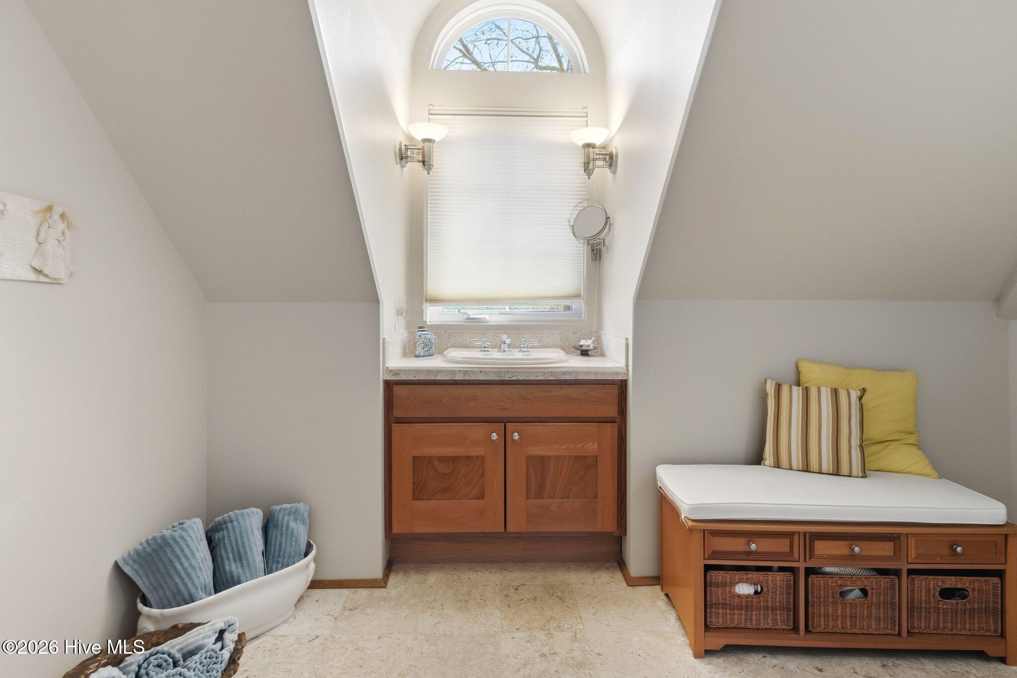 100555834 | Photo 103