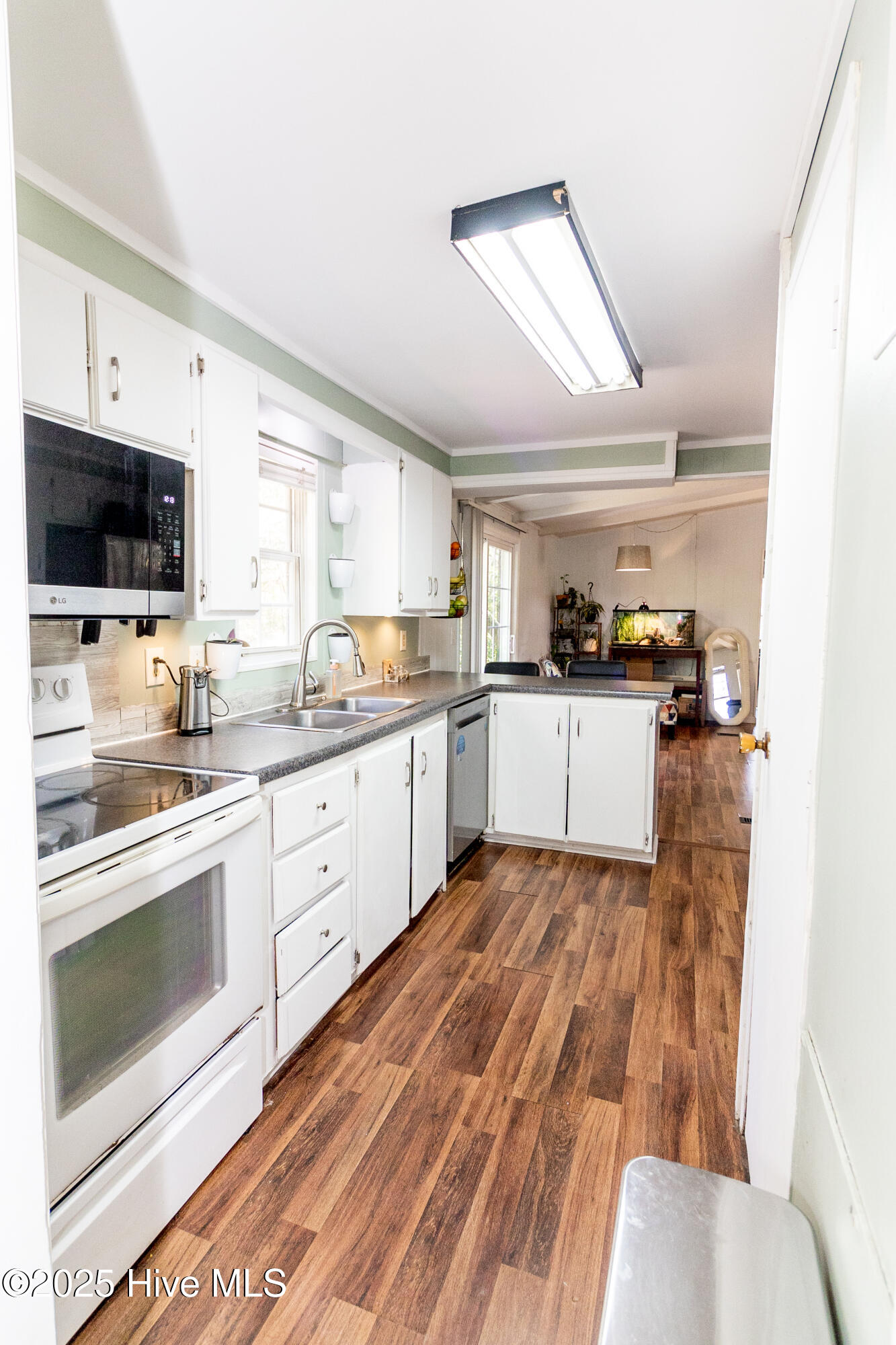 100545695 | Photo 16