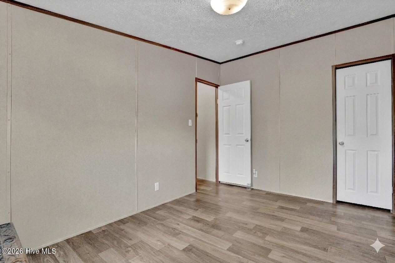 100570653 | Photo 21