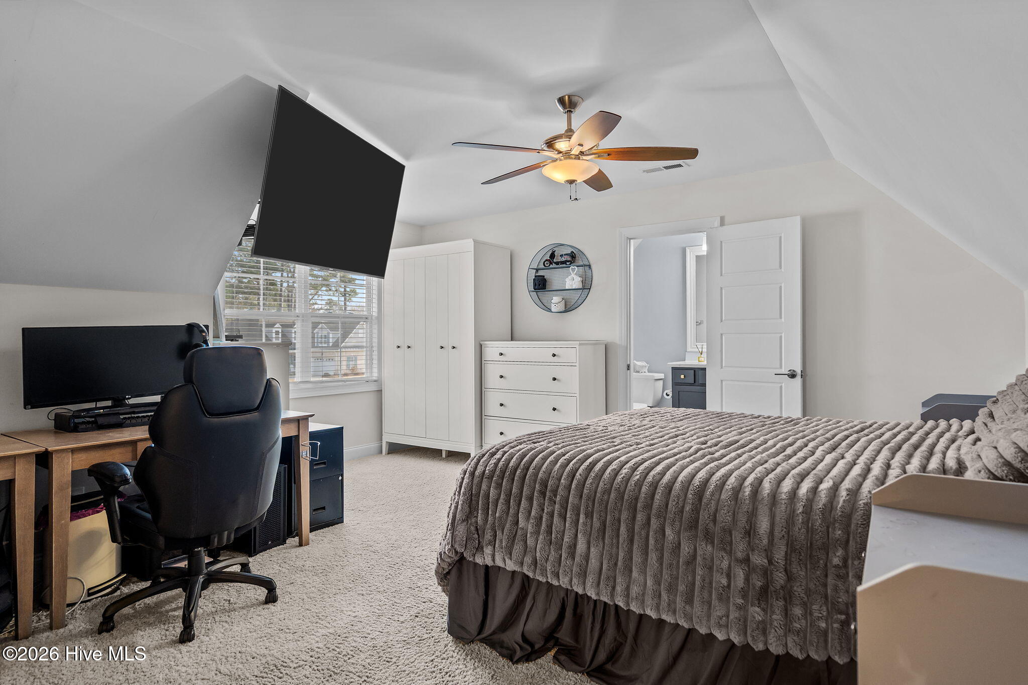 100548137 | Photo 38