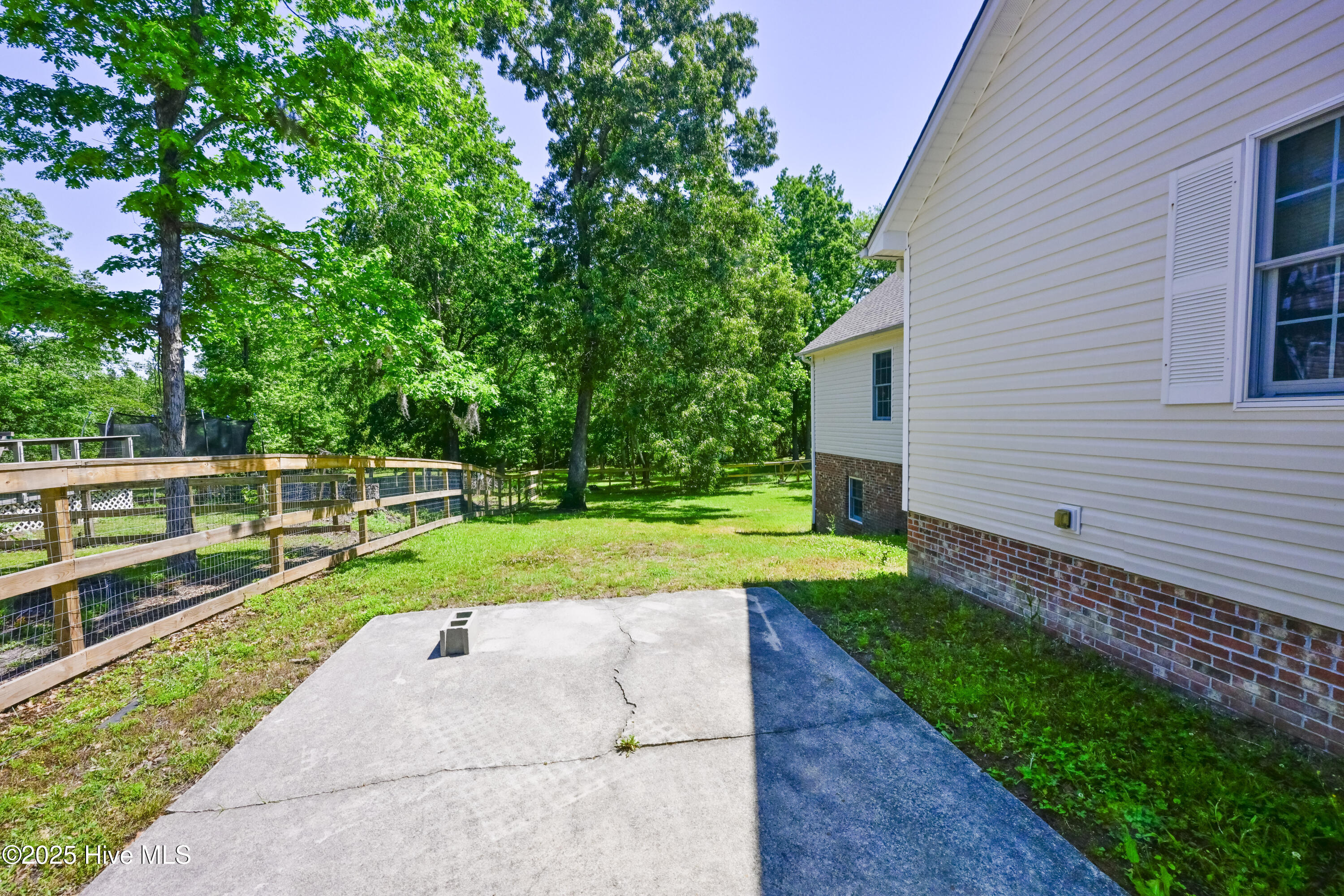 100523766 | Photo 75