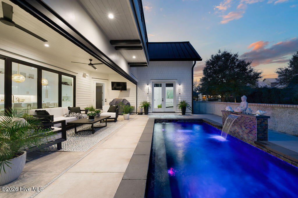 100565197 | Photo 40