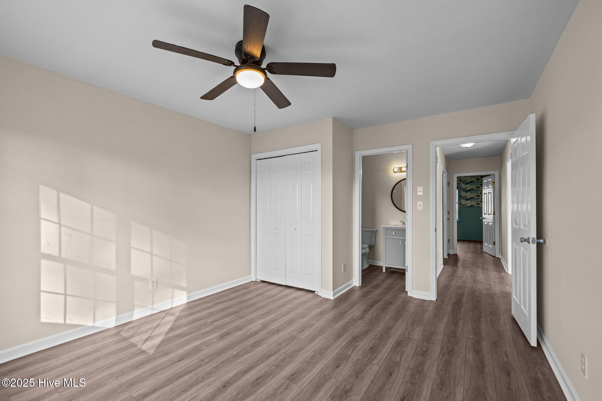 100542316 | Photo 18