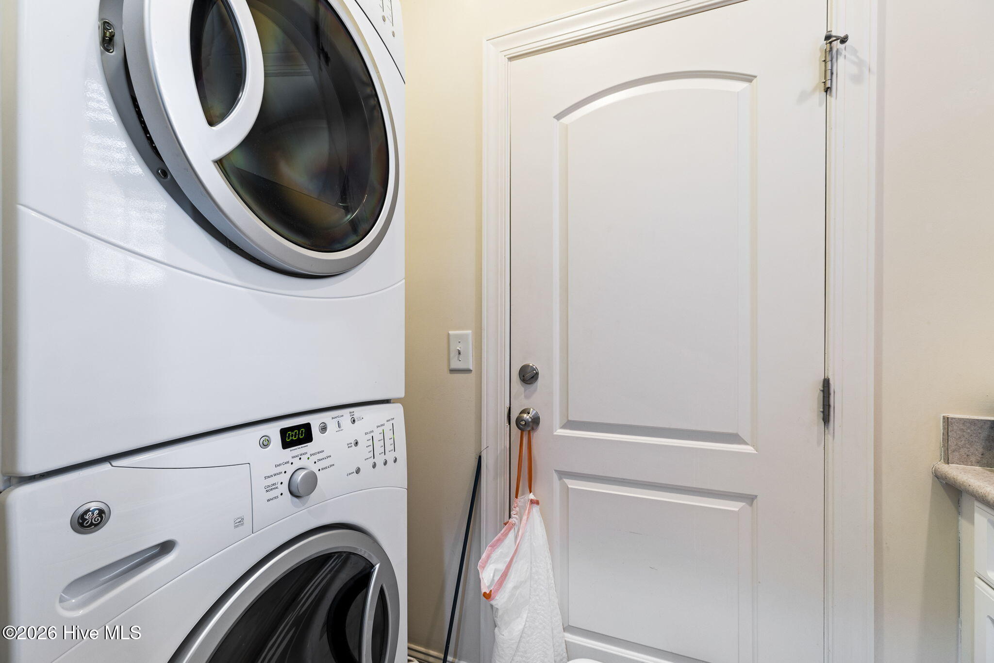 100551308 | Photo 36