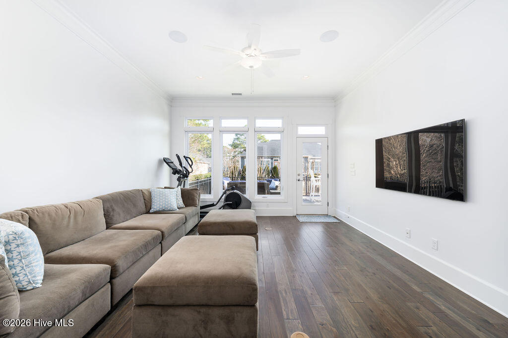 100561843 | Photo 25