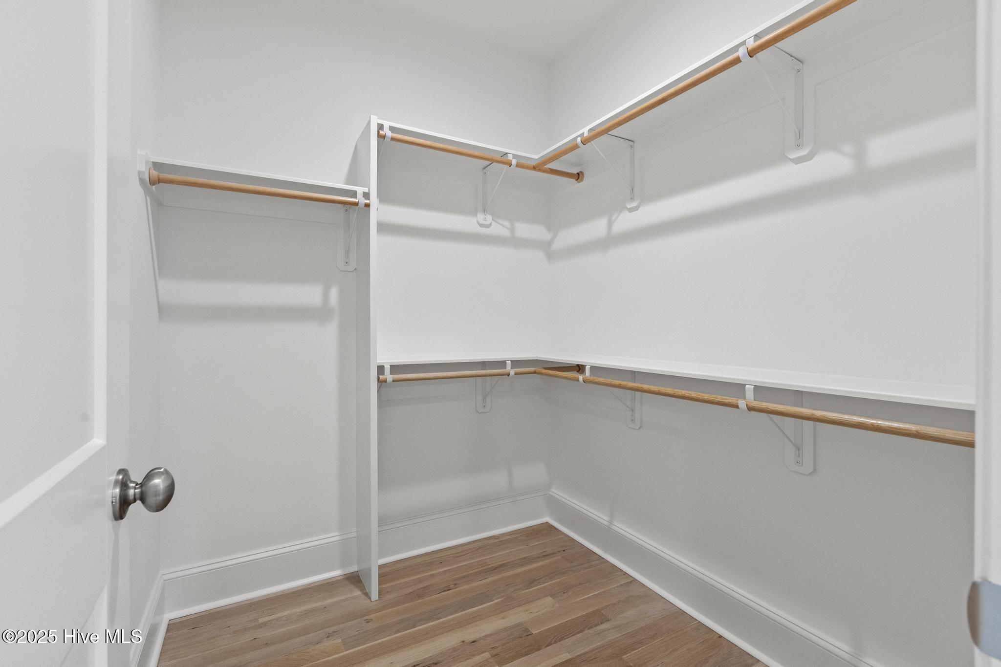 100565849 | Photo 15