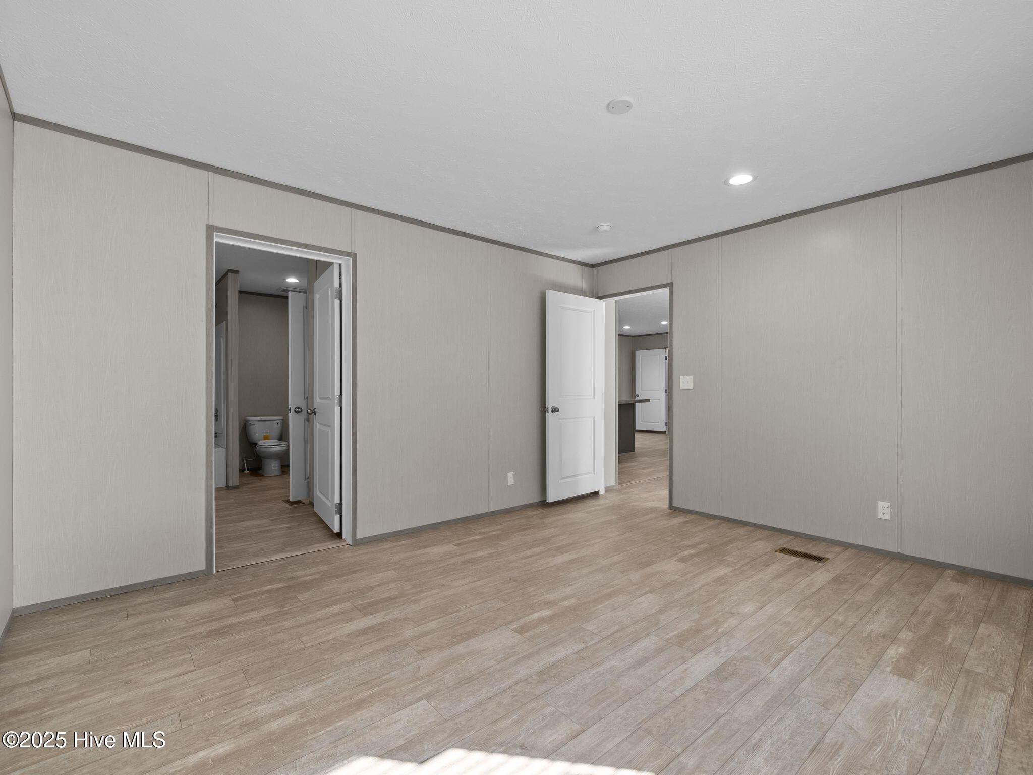 100541936 | Photo 23