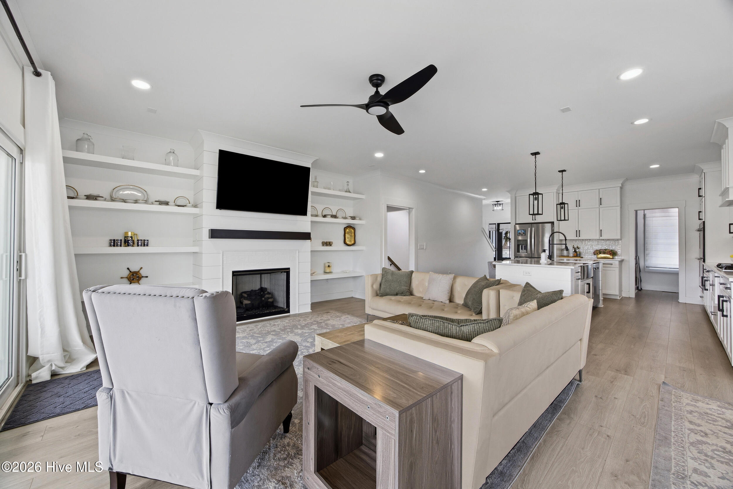 100558595 | Photo 21