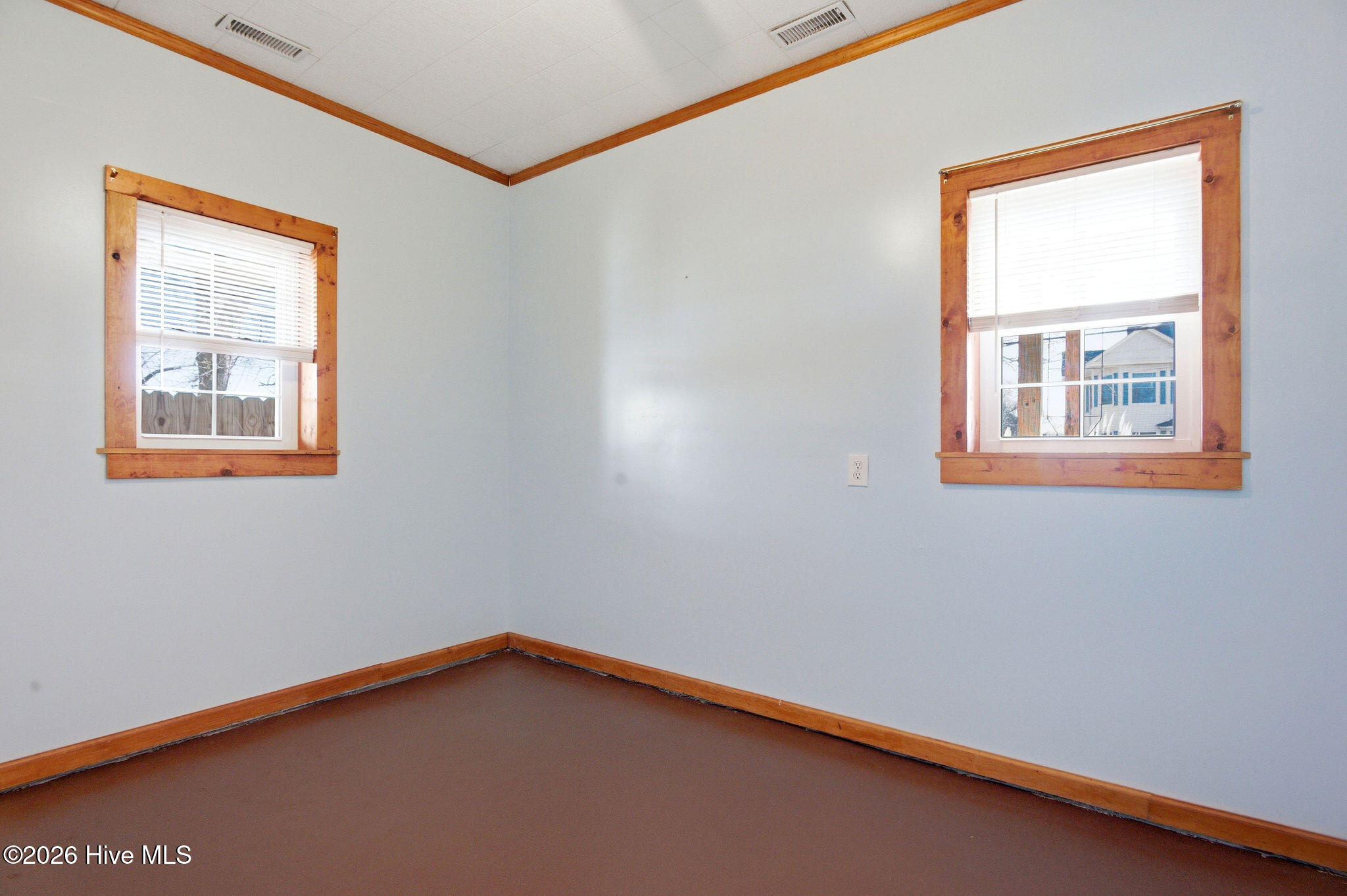 100561889 | Photo 18