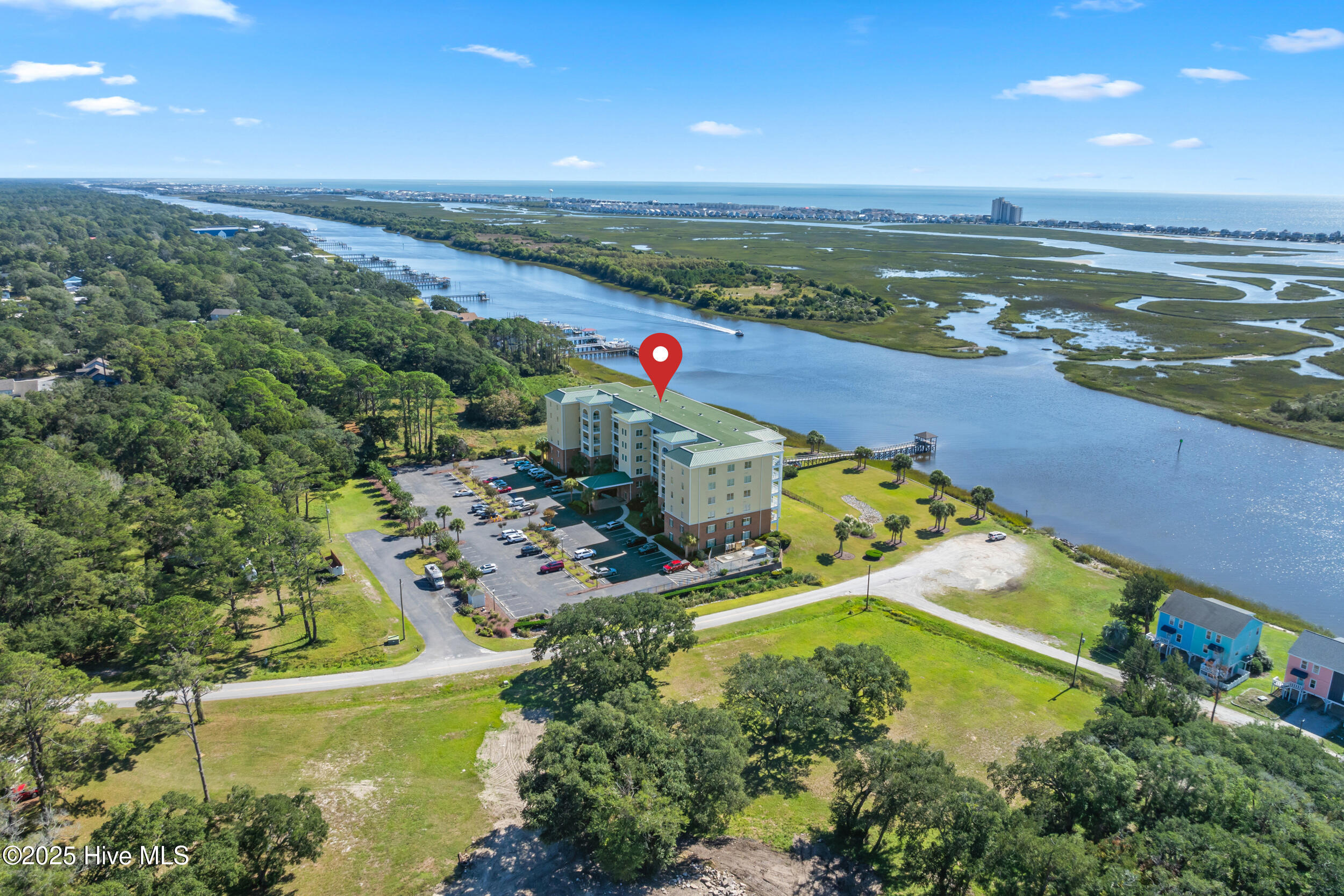 100537007 | Photo 35