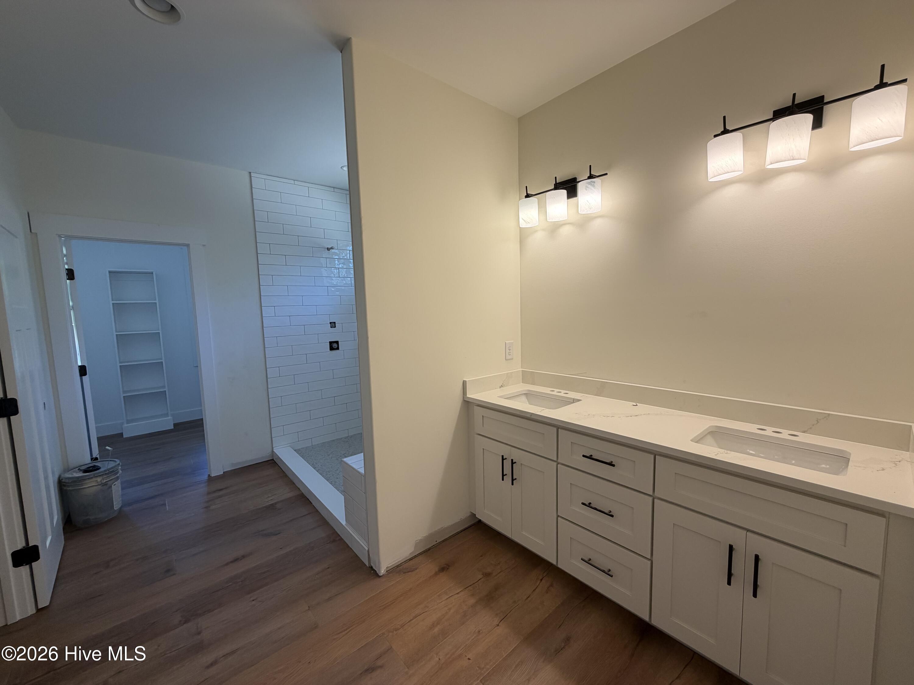 100568393 | Photo 31