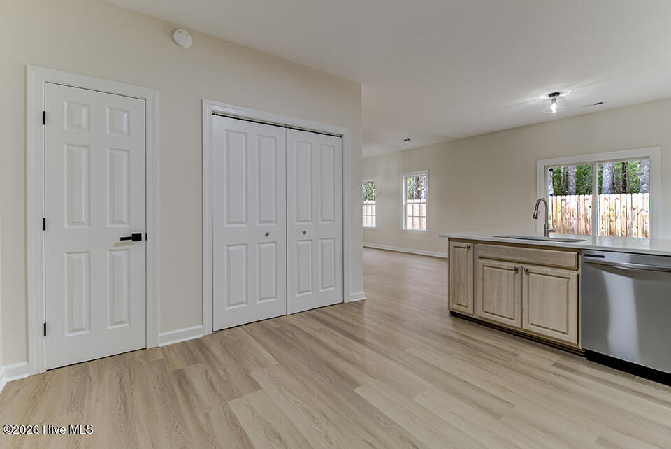 100553045 | Photo 11