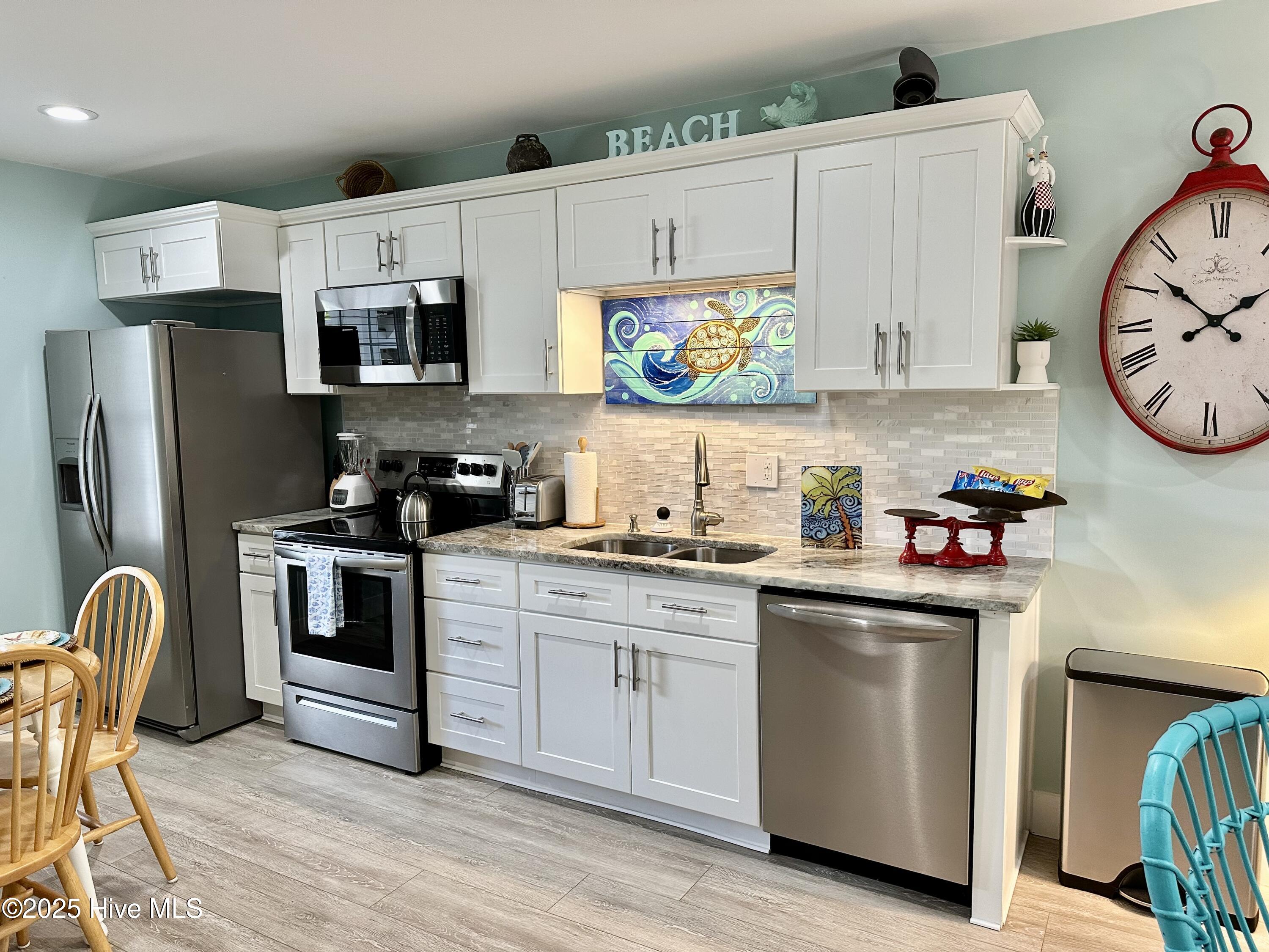 100559925 | Photo 45