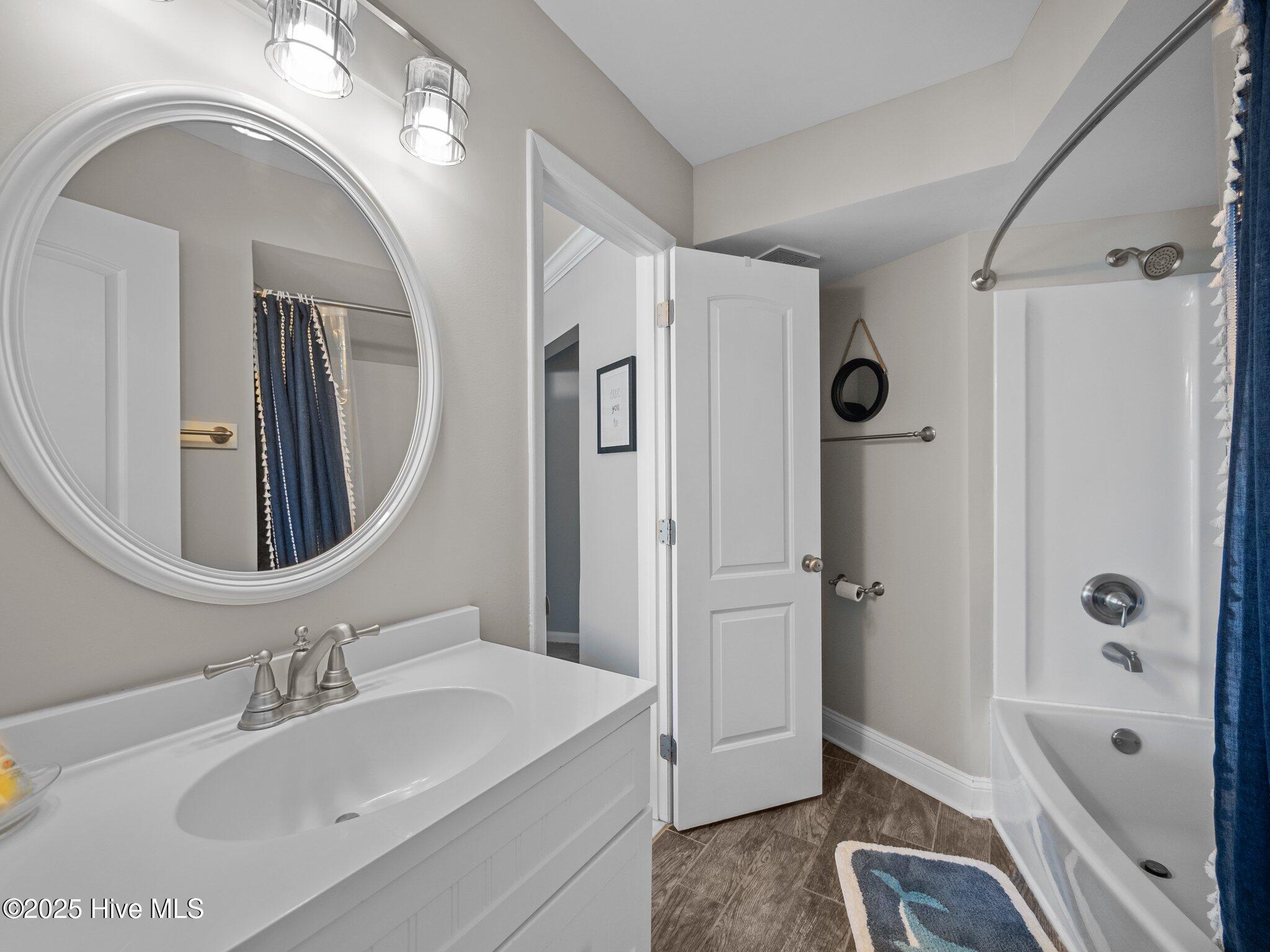 100525315 | Photo 42