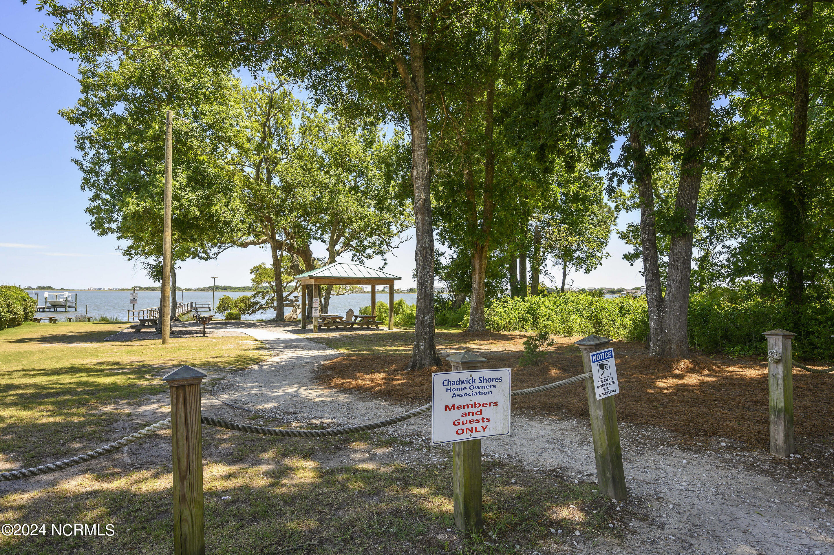 100443892 | Photo 33