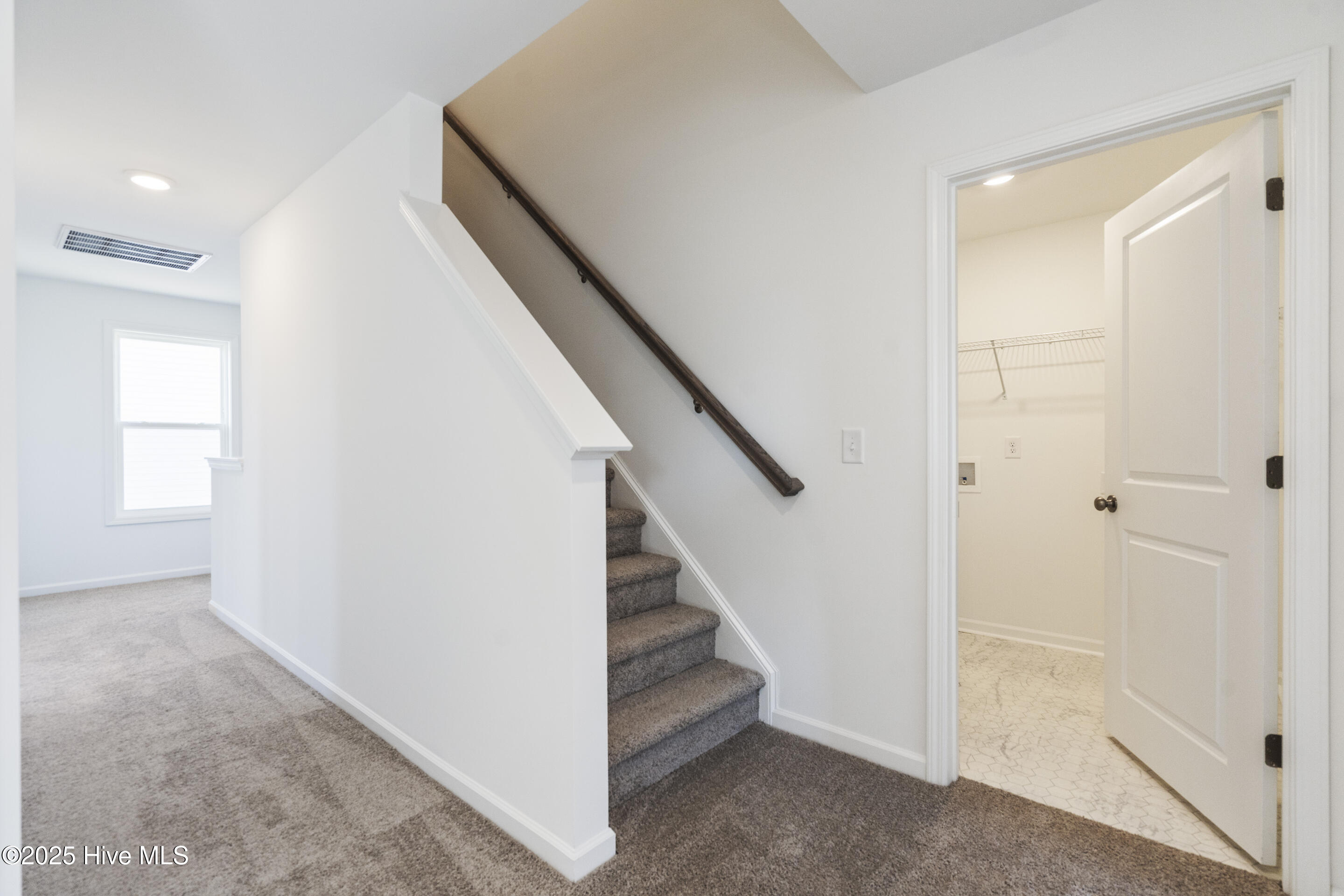 100550382 | Photo 34