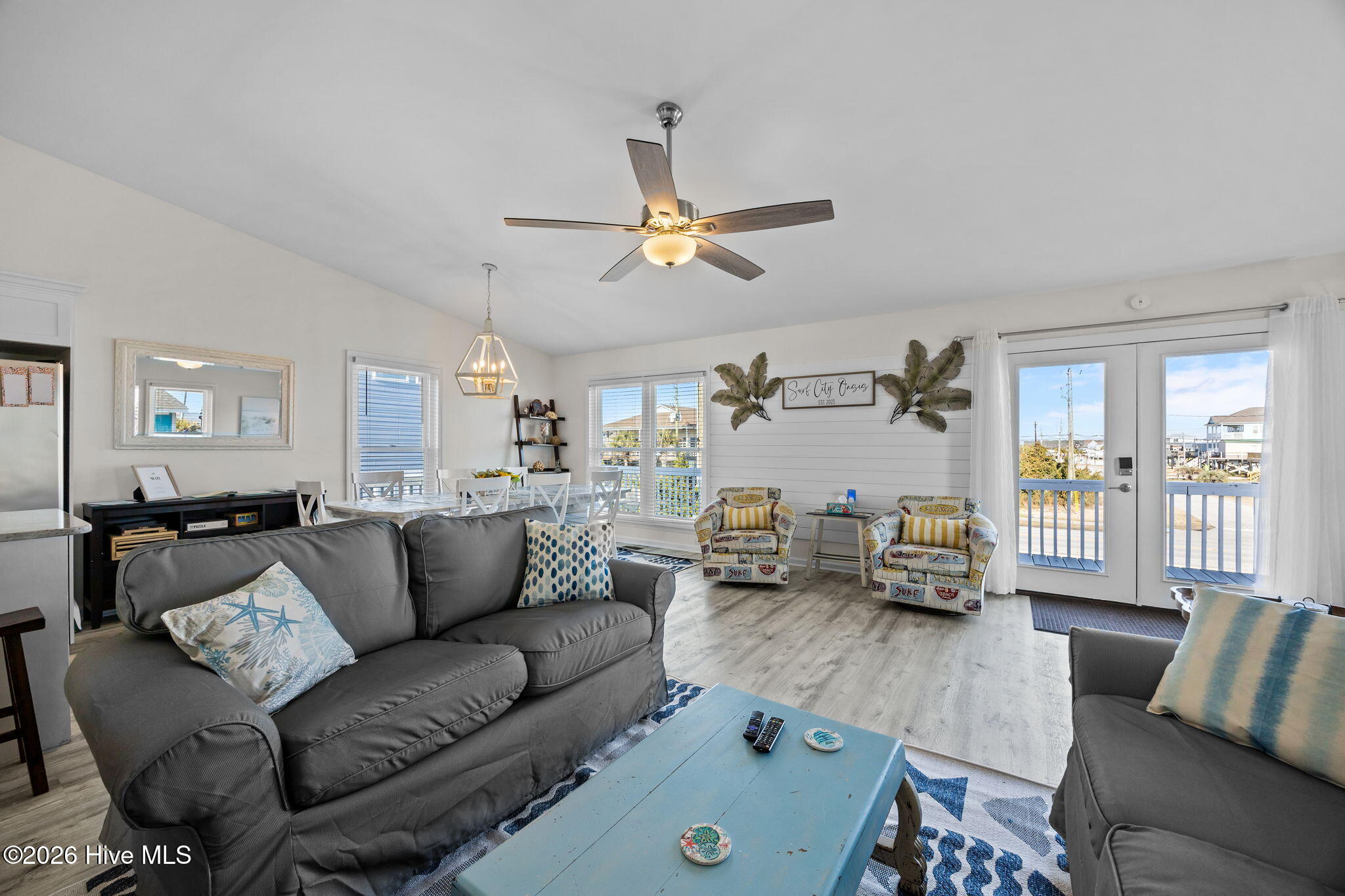 100552001 | Photo 24