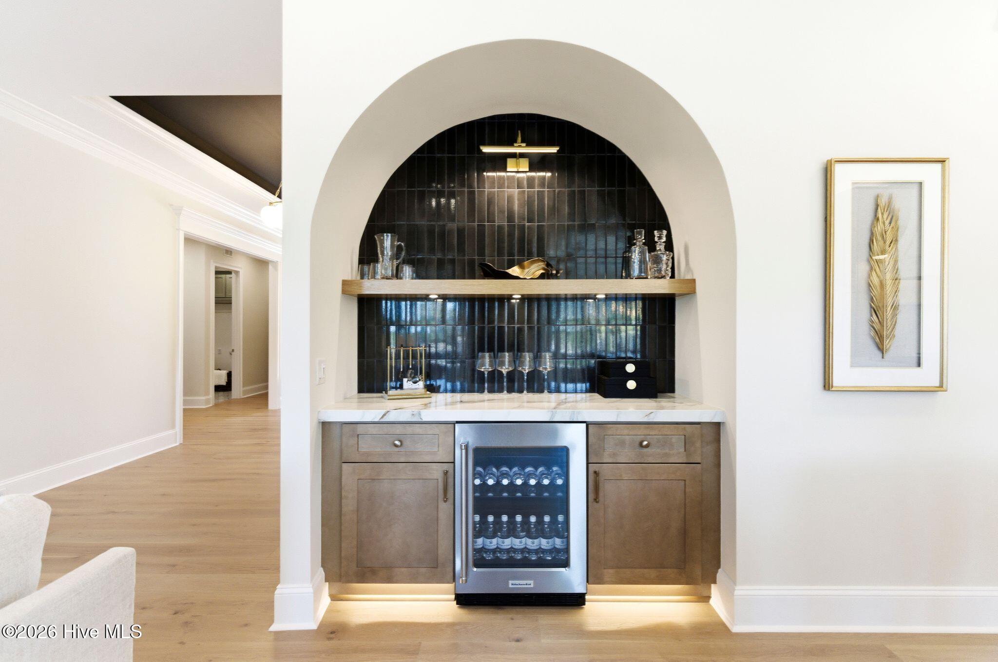 100570119 | Photo 15