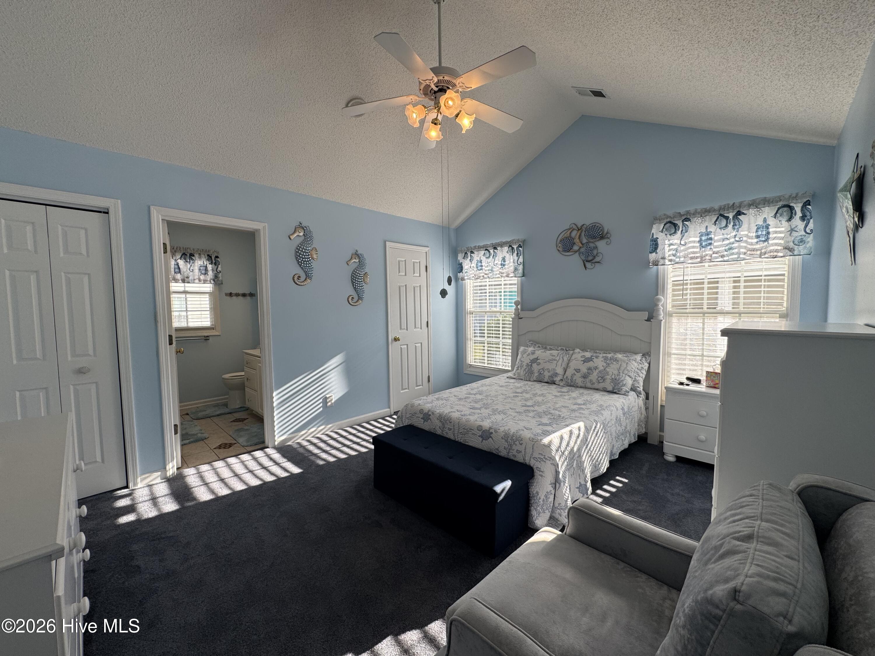 100563422 | Photo 24