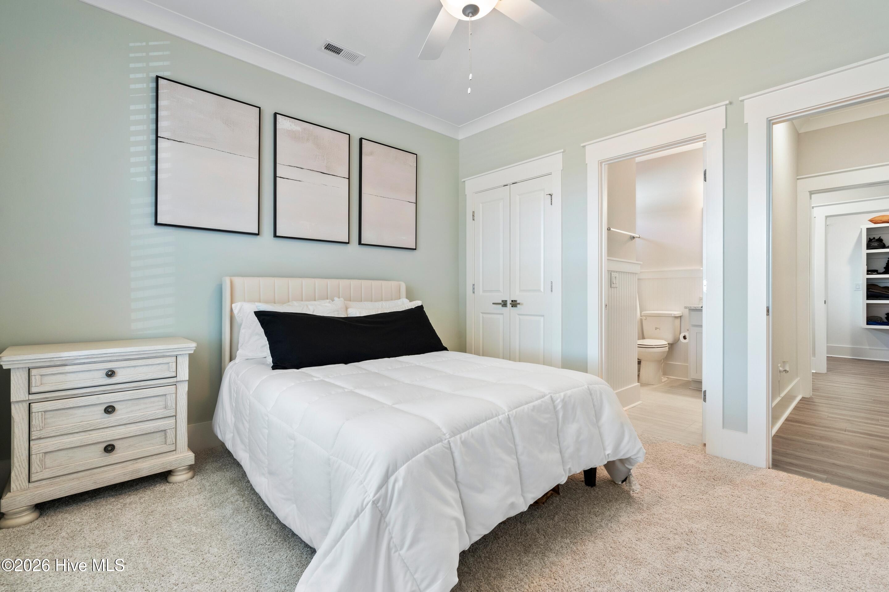 100549820 | Photo 23